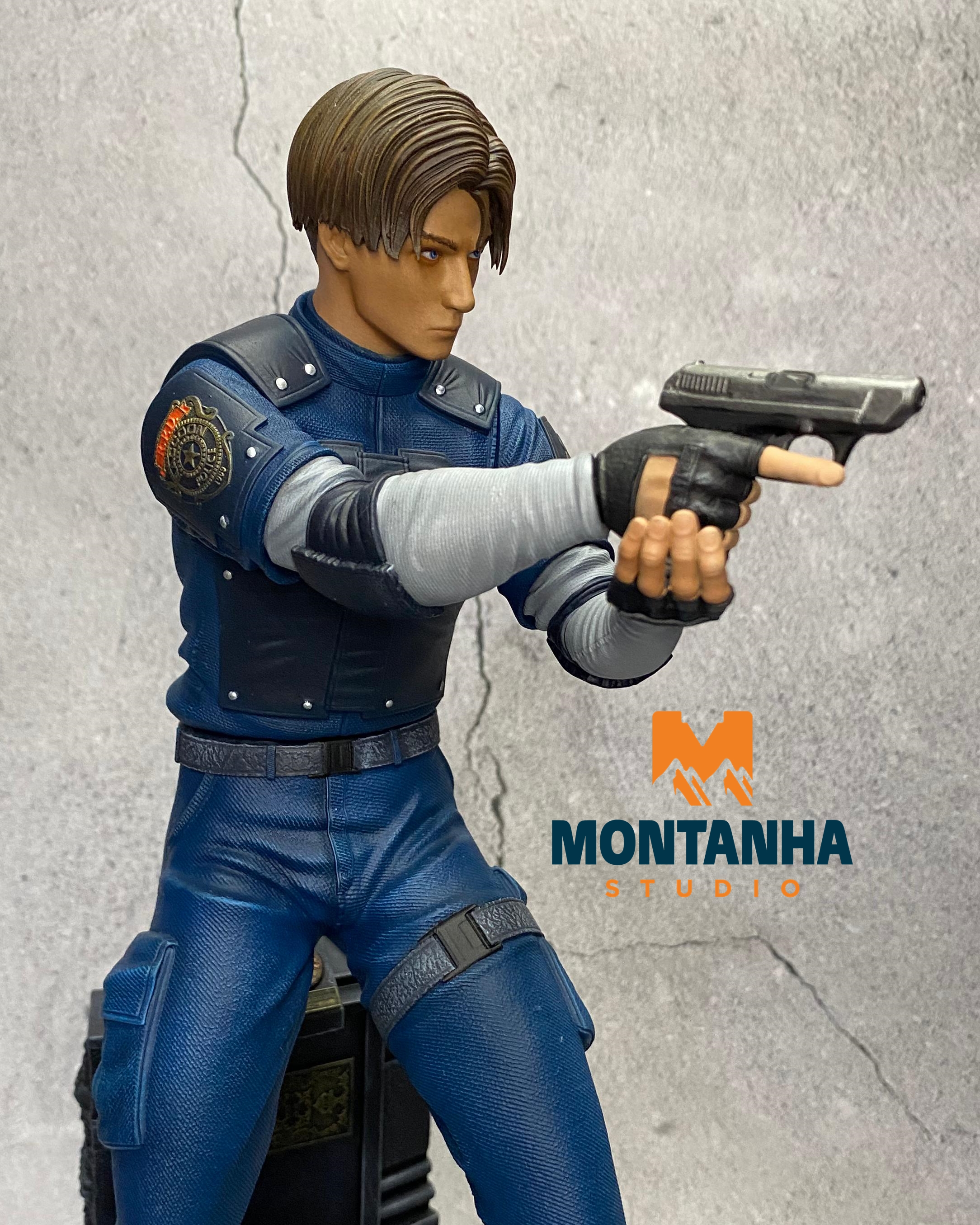 Police Officer Leon Kennedy 1/6 Figure