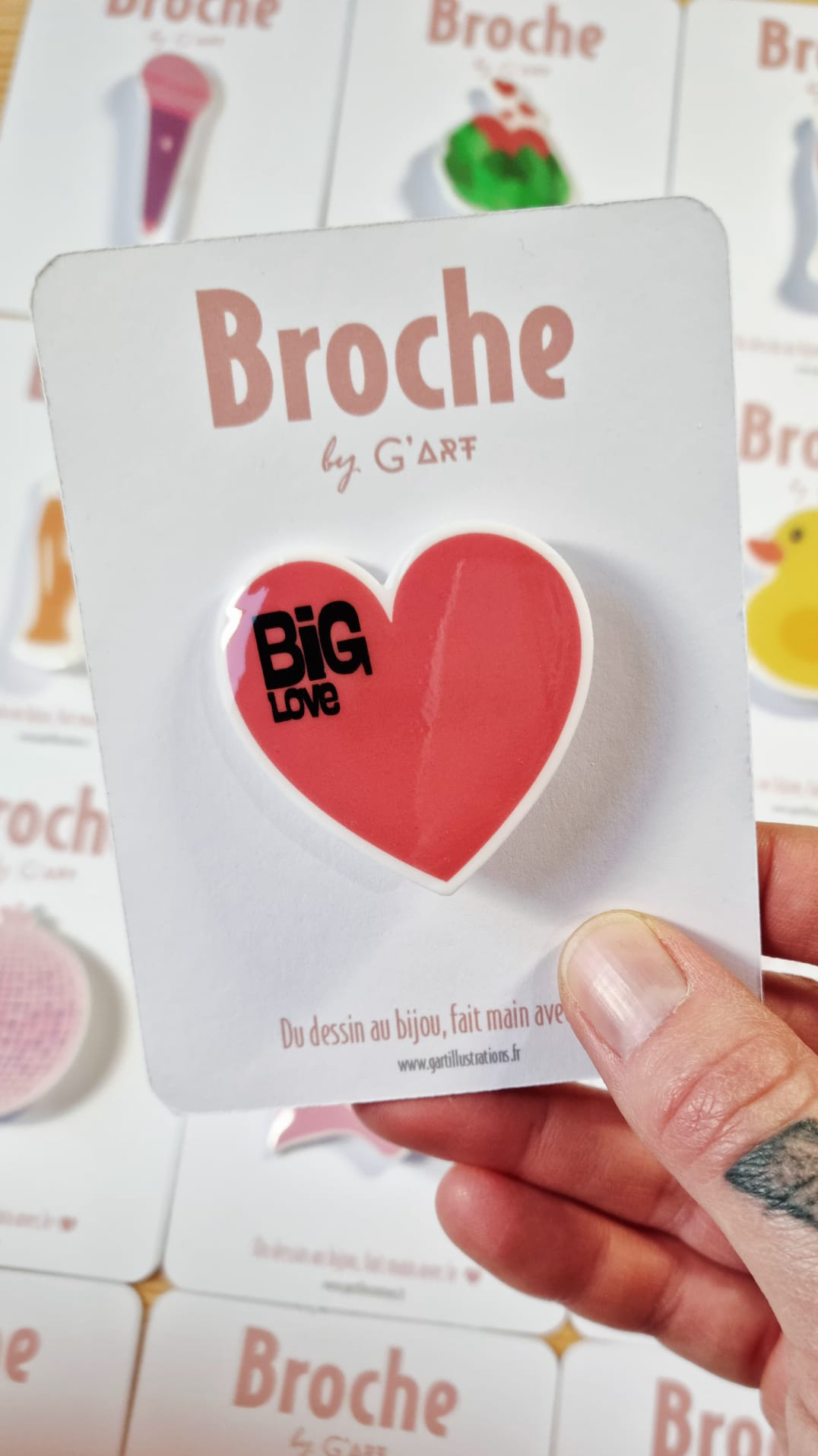 Broche big love