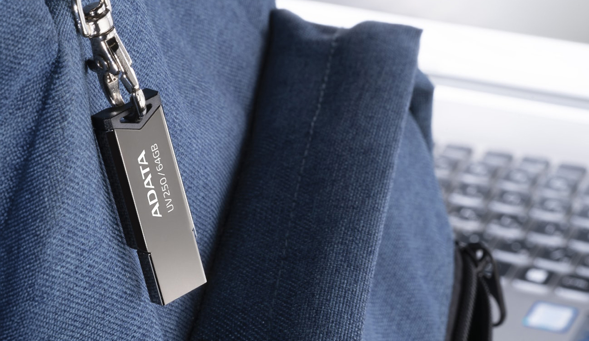 Adata Clé USB 2.0 ADATA UV250 Metal - 16GB