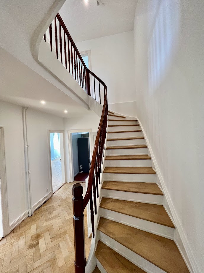 Ponçage de Parquet : Rénovation Essentielle pour des Sols bois Parfaits à Strasbourg