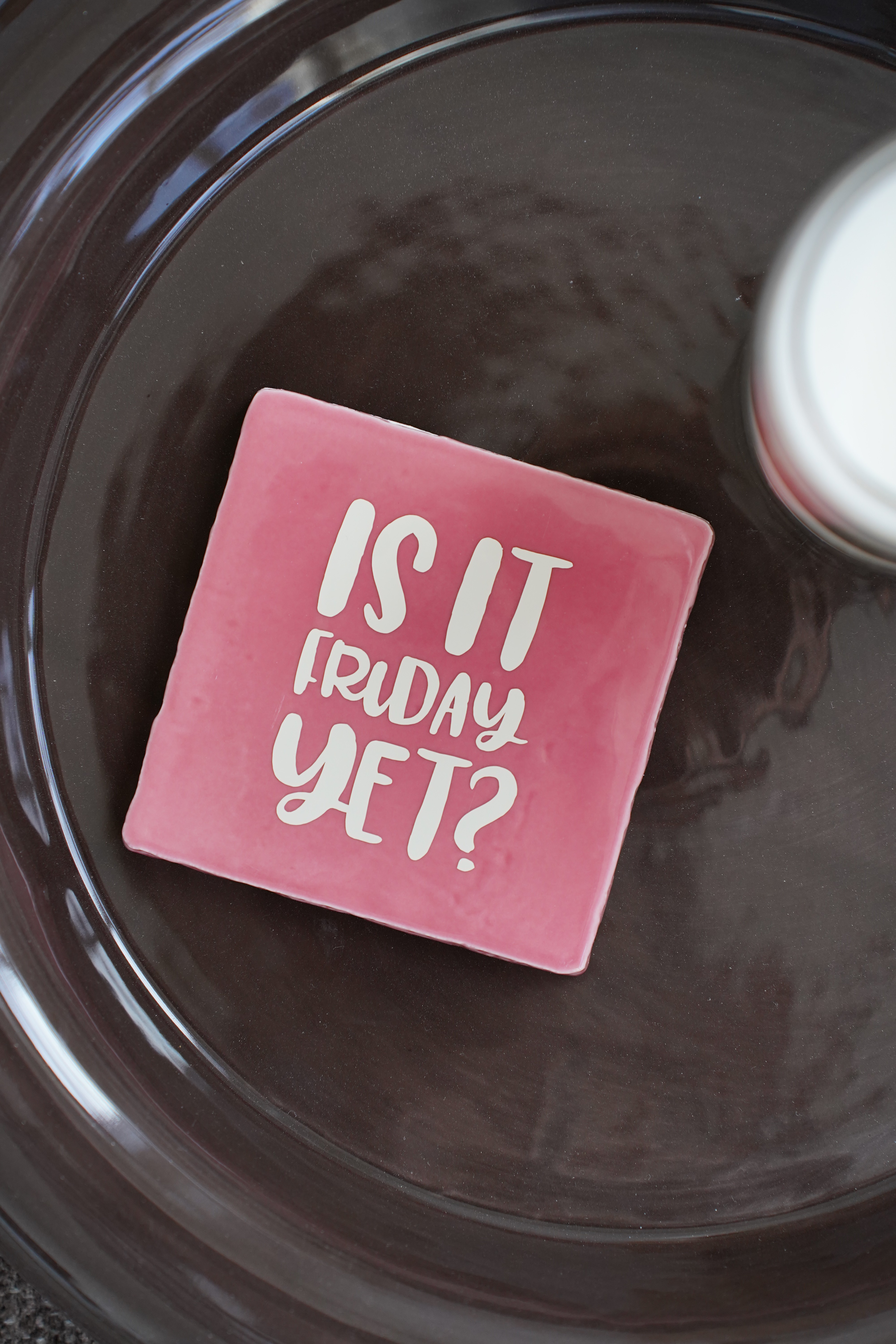 Tegeltje | is it friday yet?