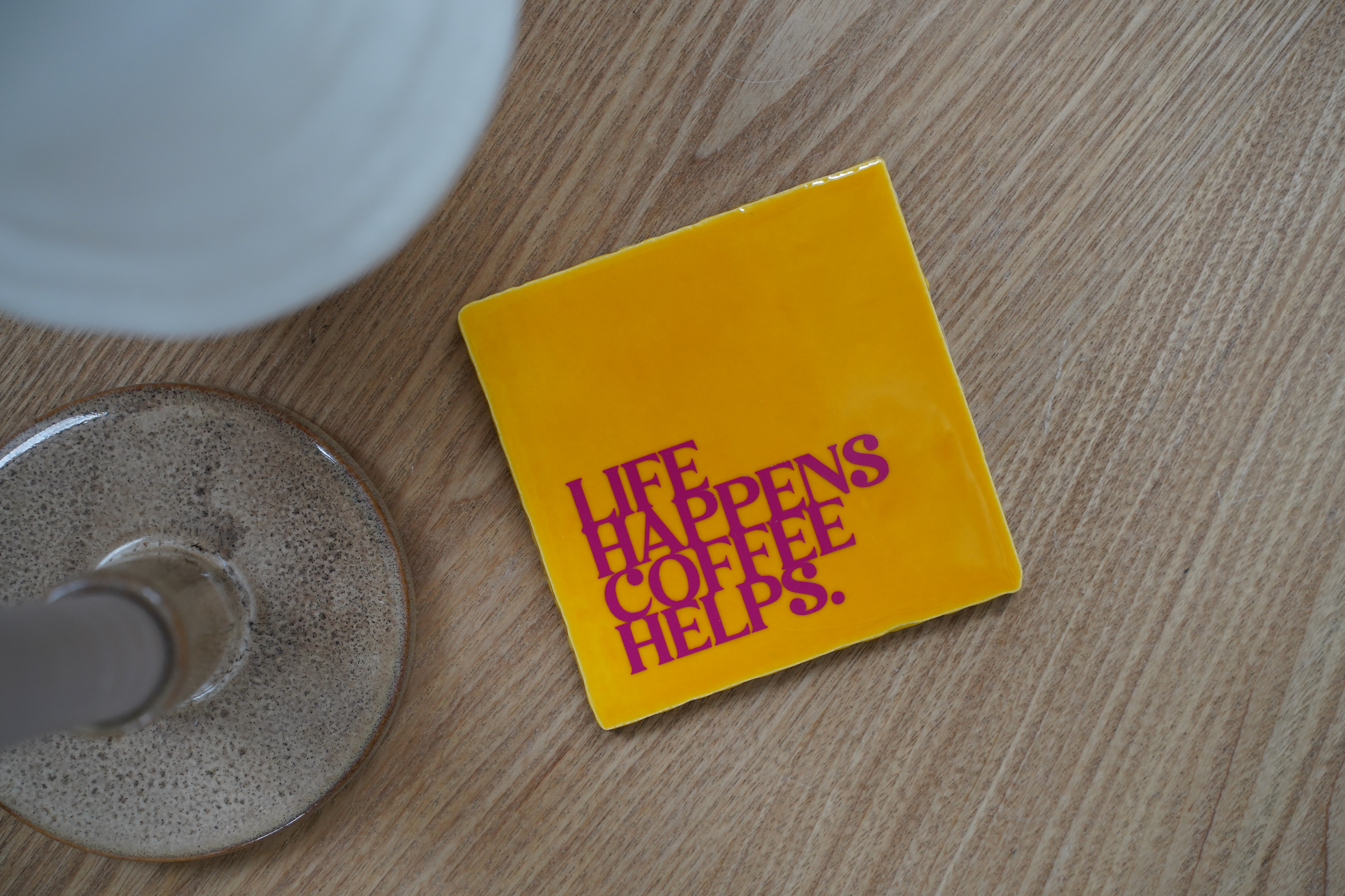 Tegeltje | life happens coffee helps