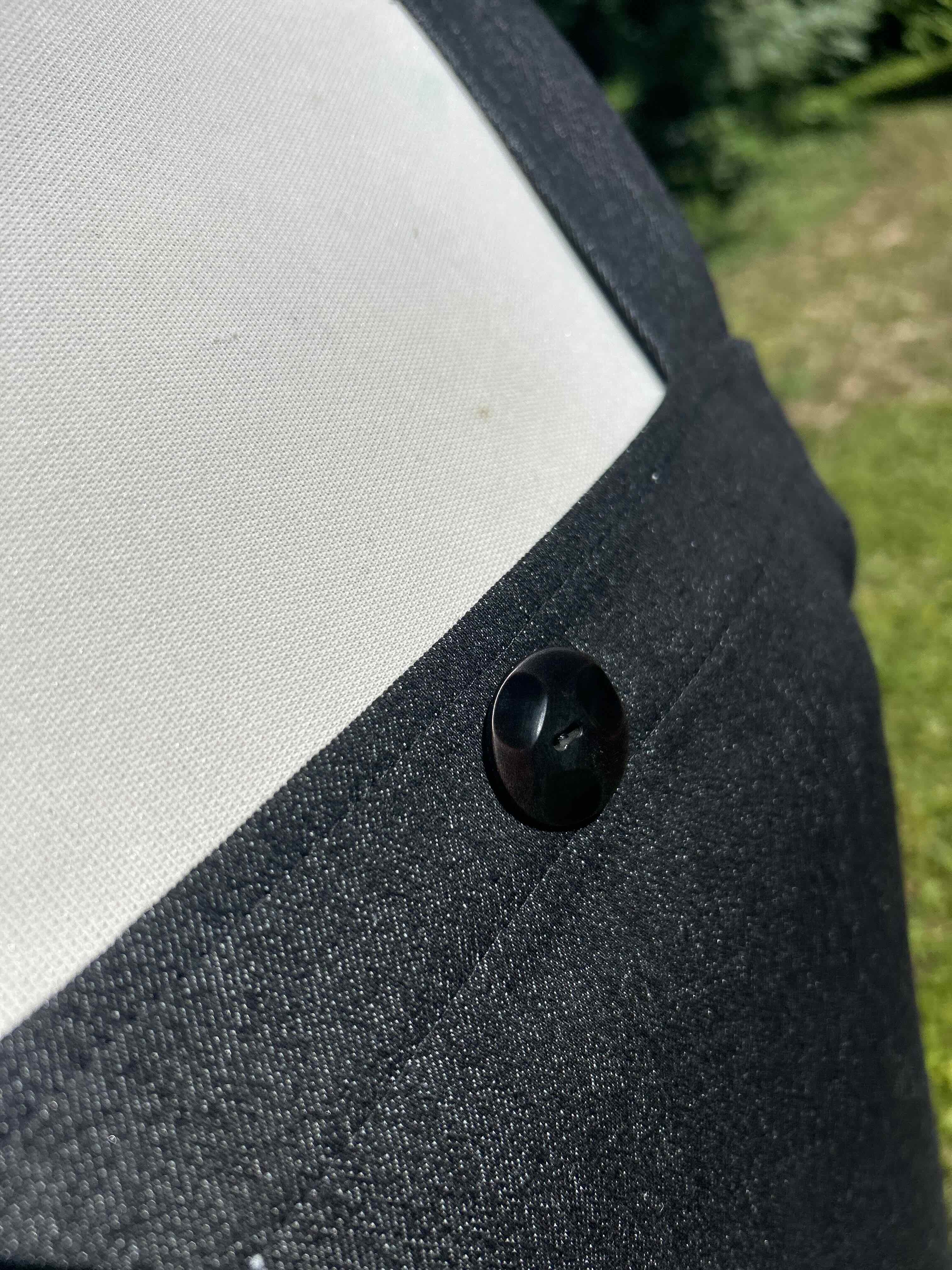 NOIR C'EST NOIR