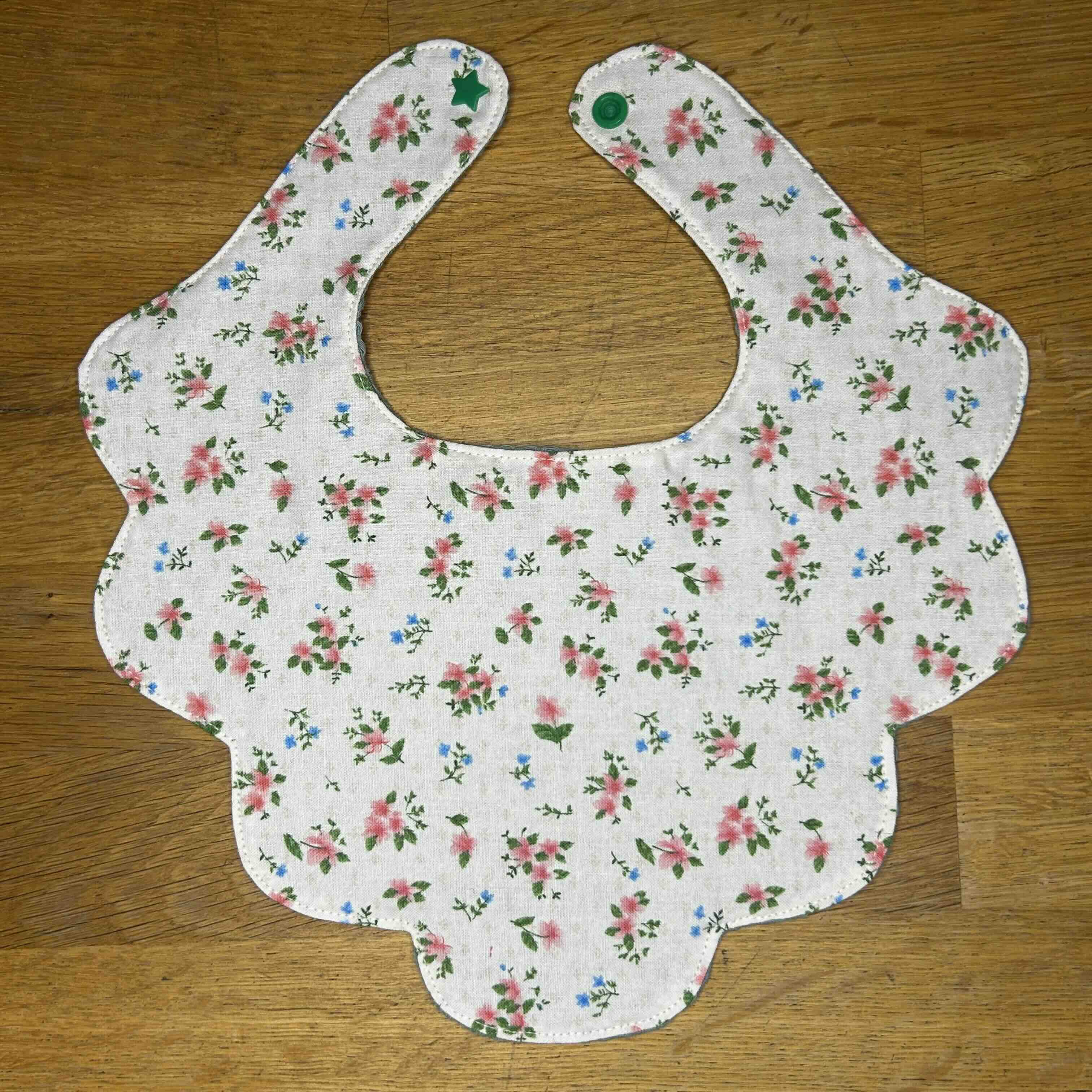 Bavoirs fleur - différents  imprimés