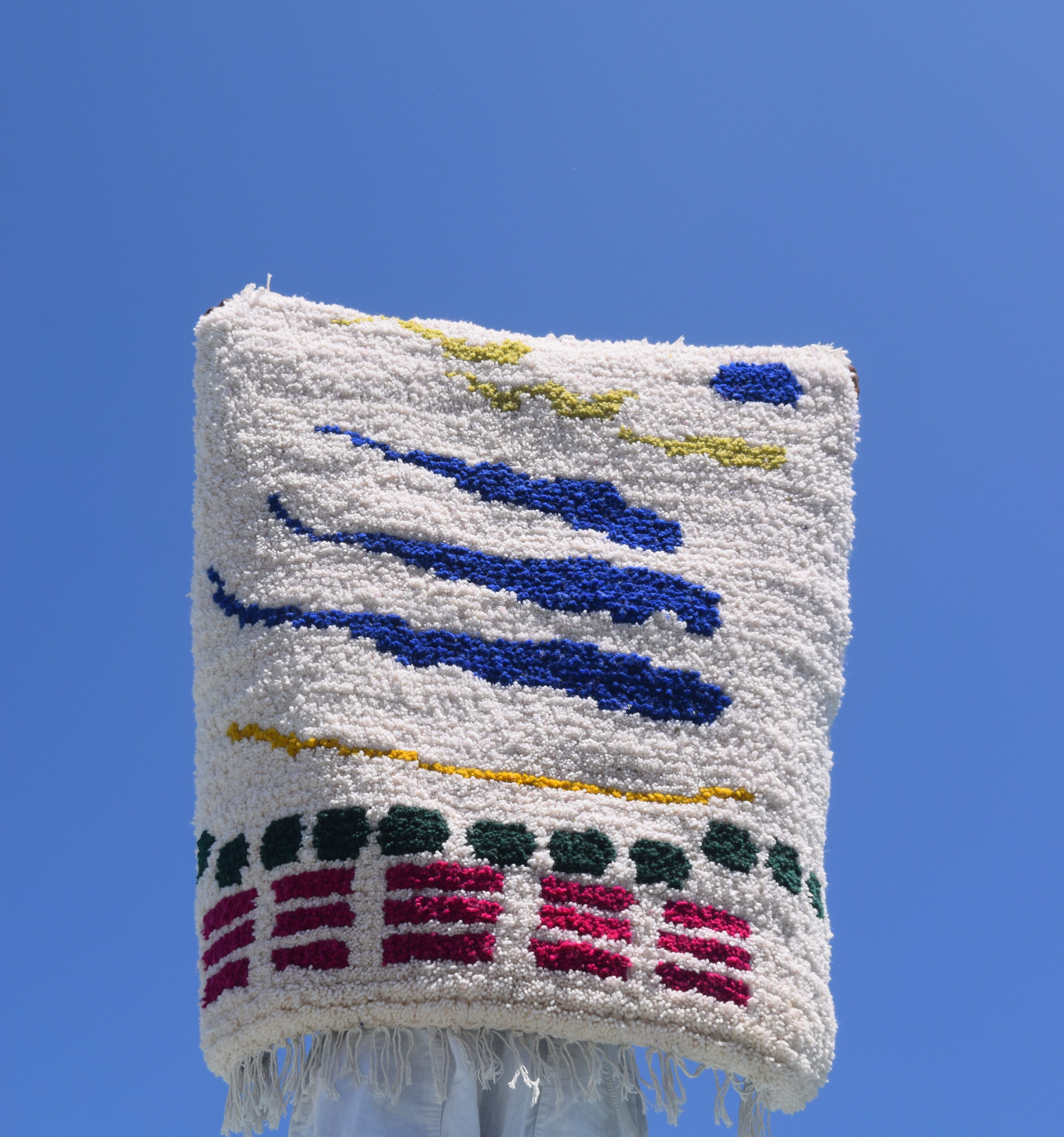 BOW (100 cm X 83 cm)