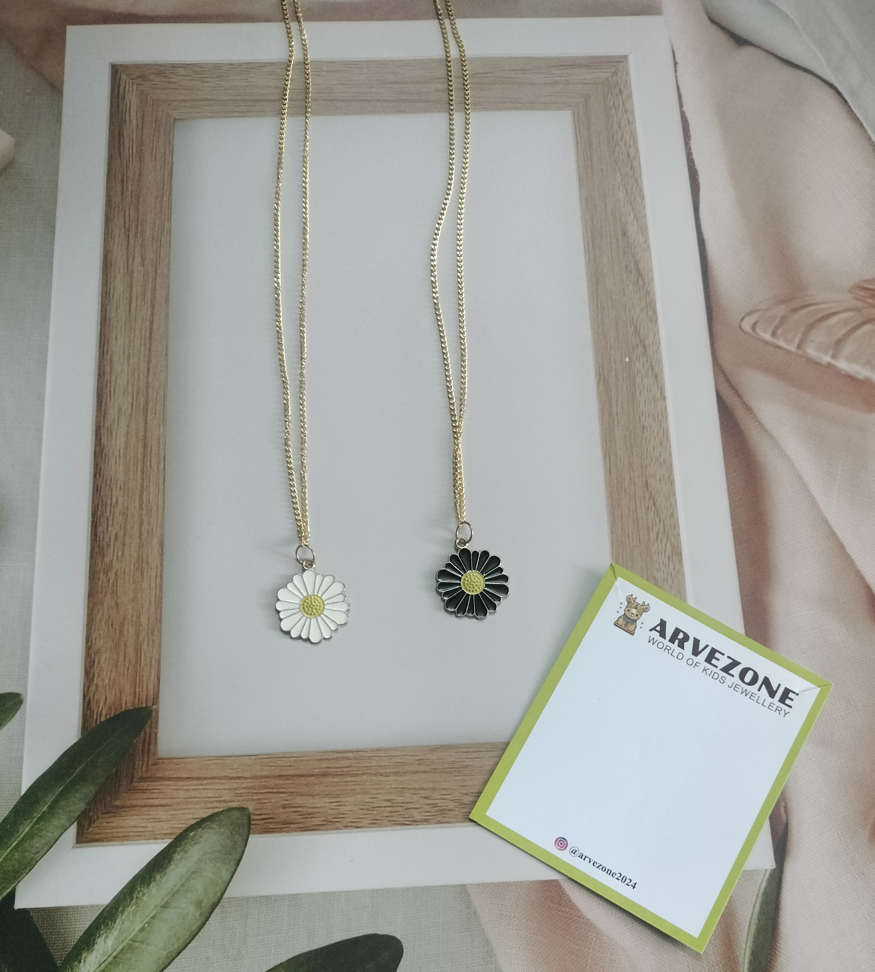 Elegant Flower Pendant Necklace