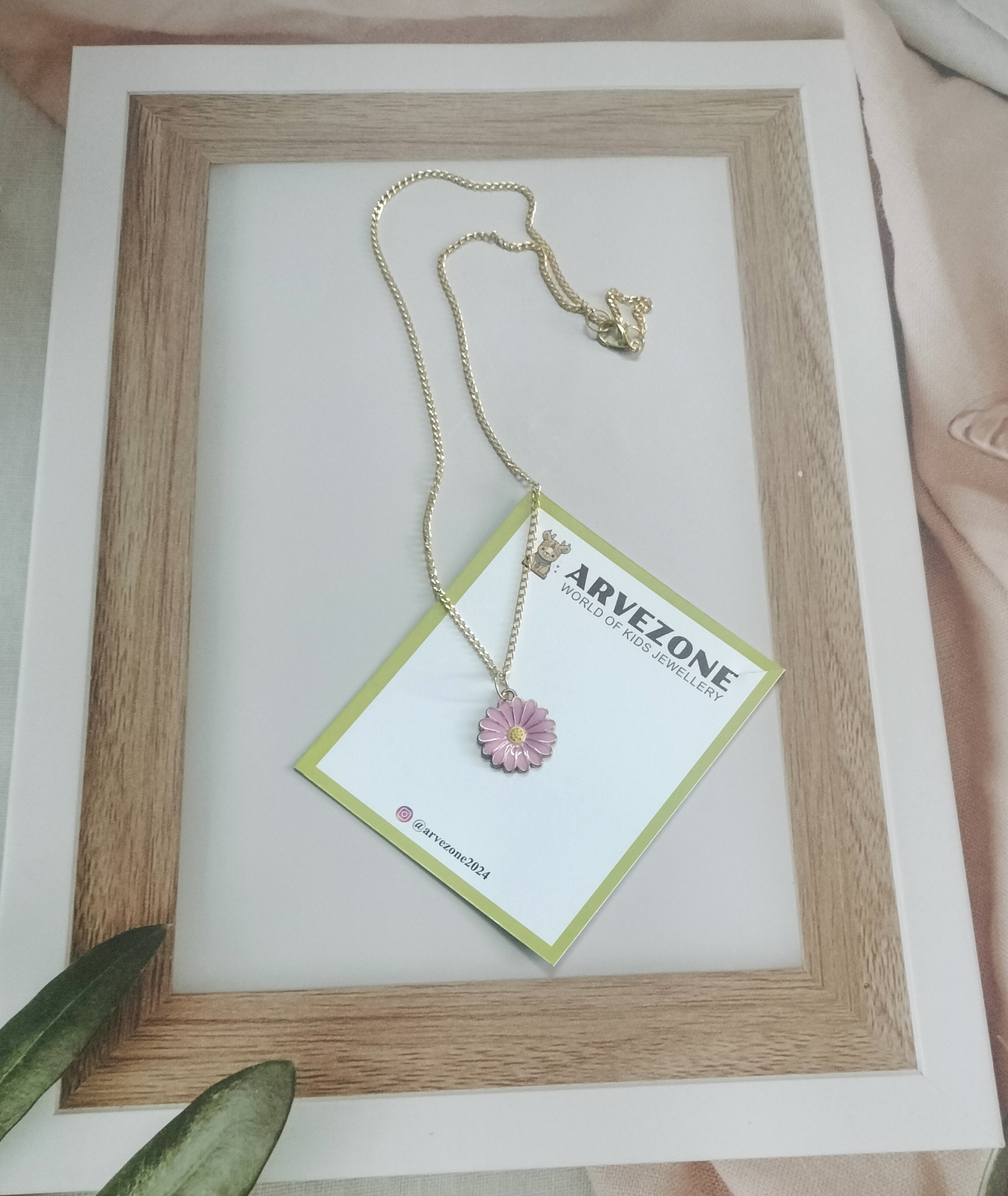 Daisy Pendant Necklace