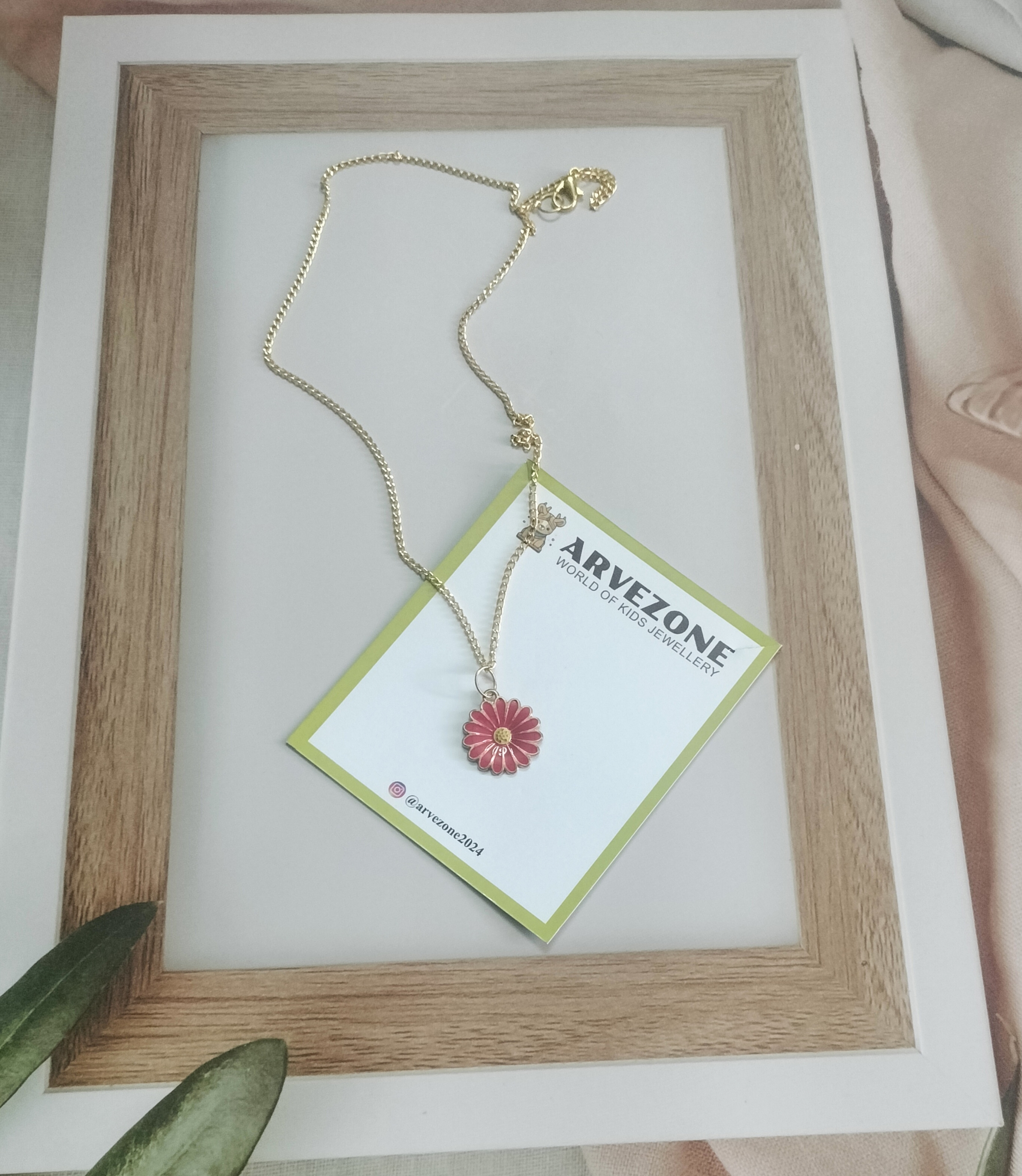 Daisy Pendant Necklace