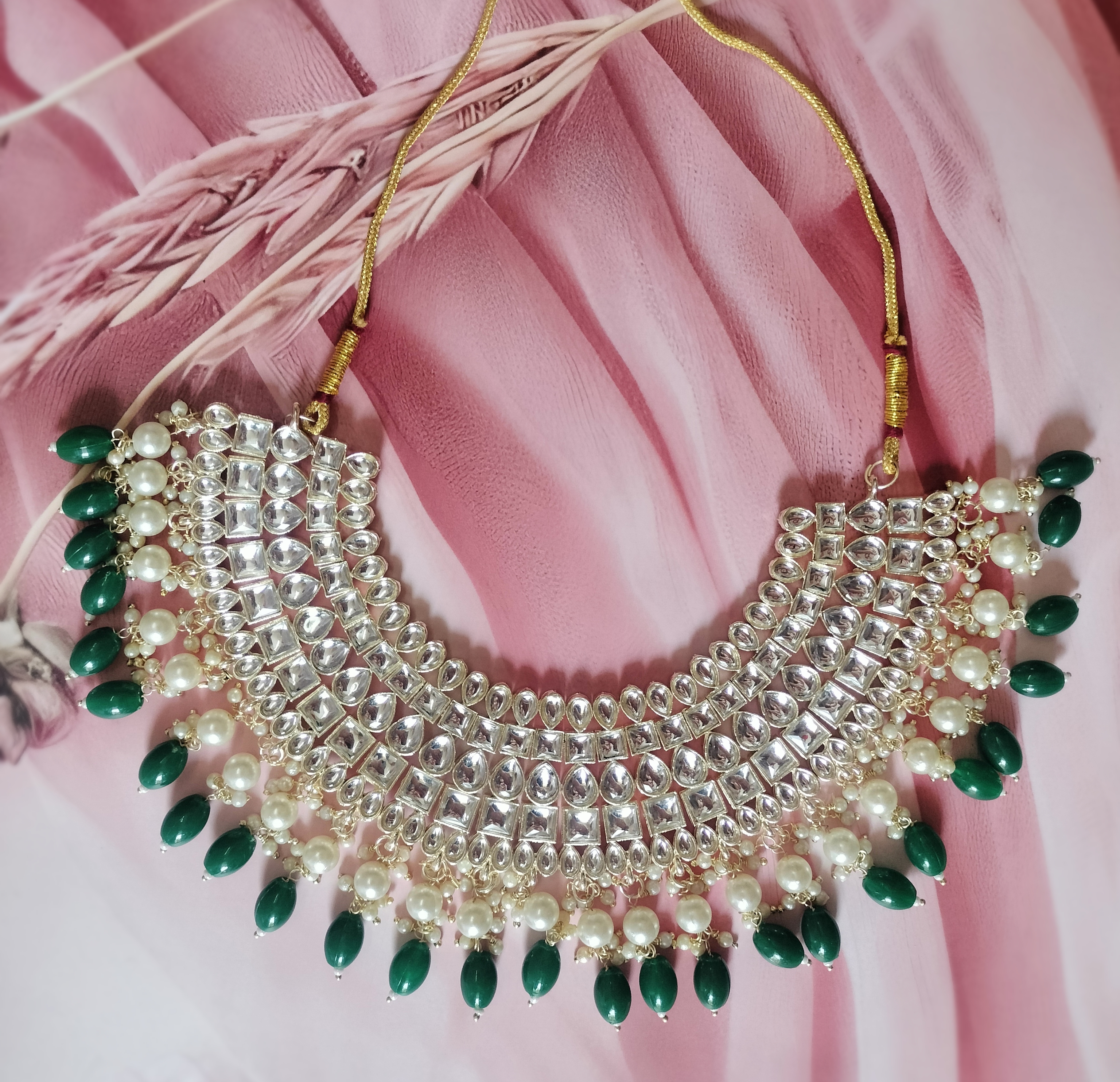 Traditional Kundan Jewelry Set