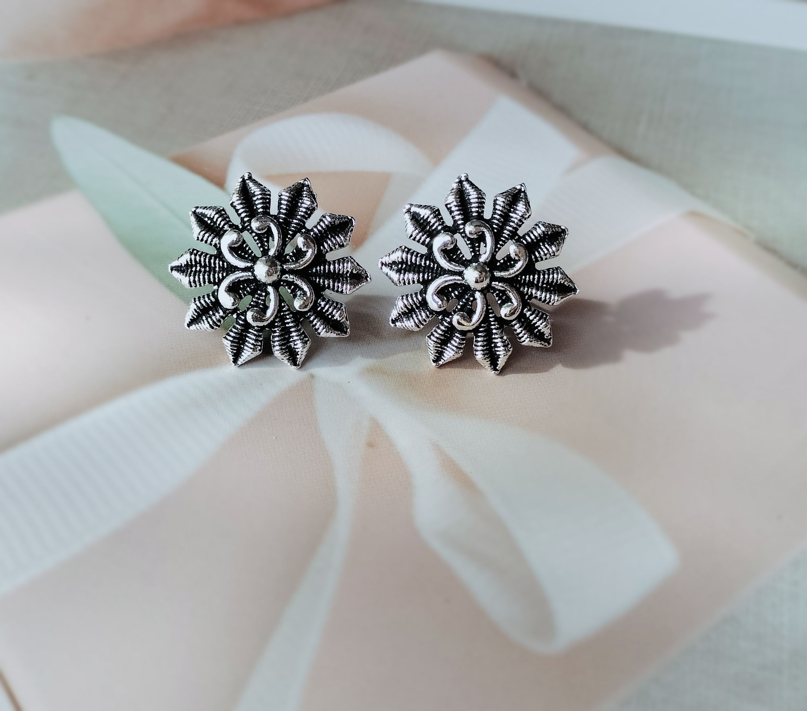 Flower-shaped oxidised Earrings