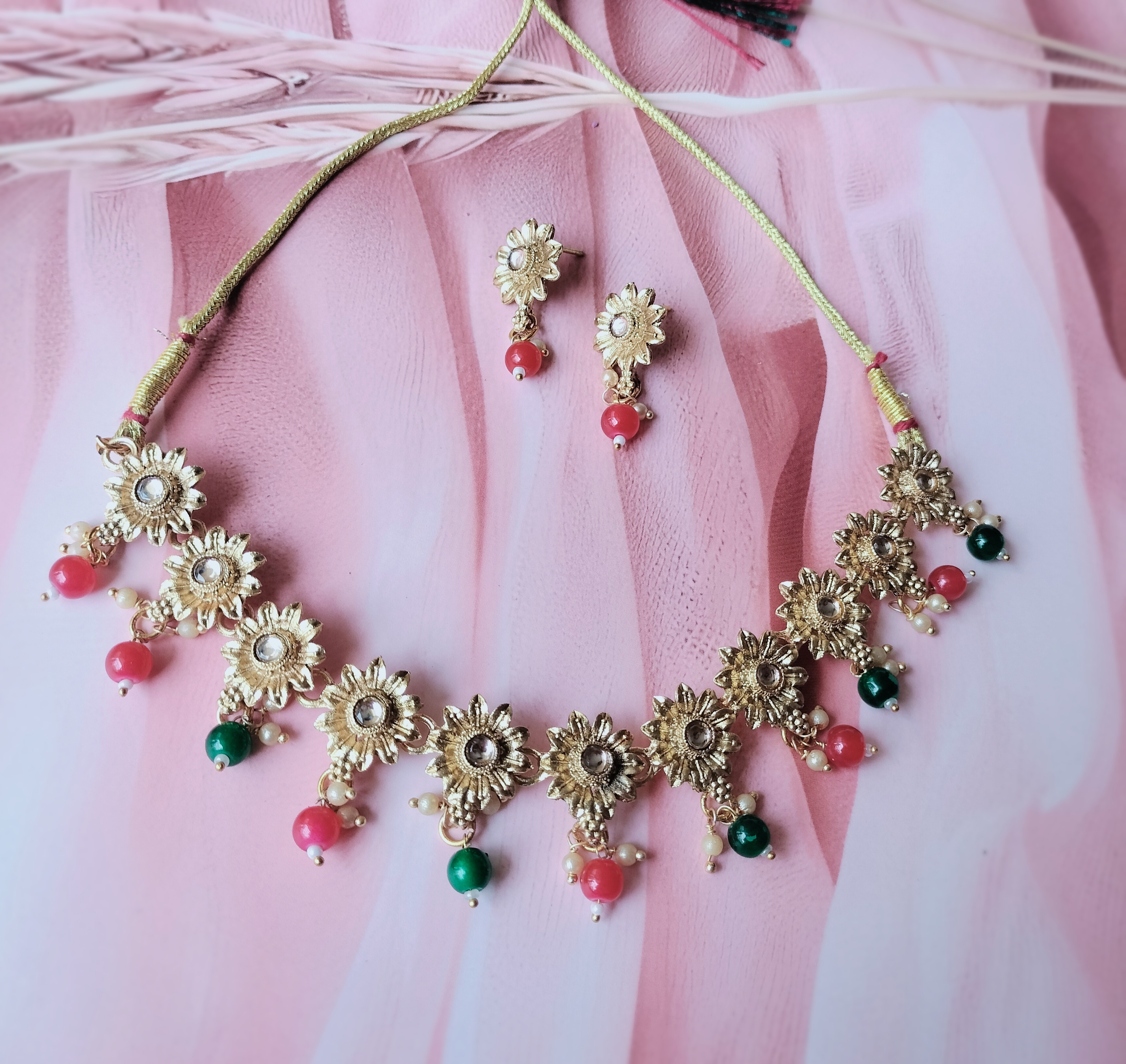 Floral Design Necklace Set