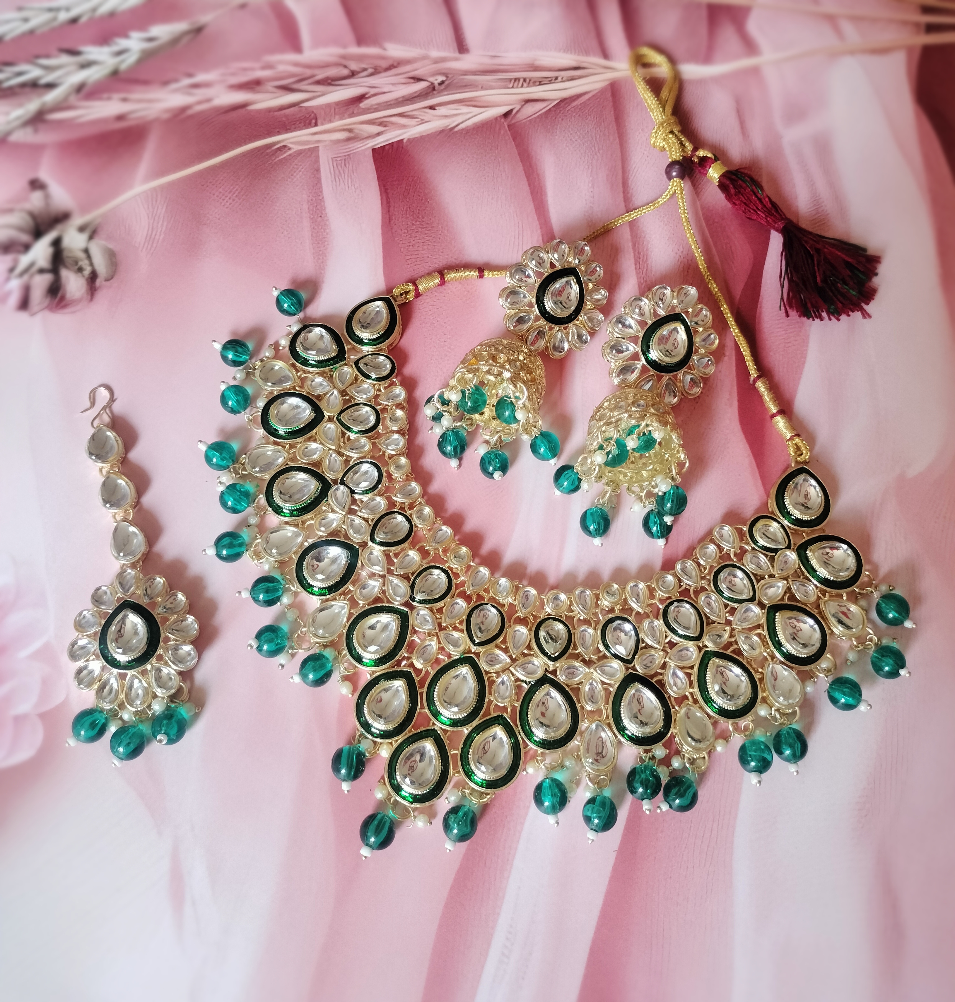 Traditional Kundan Jewelry Set