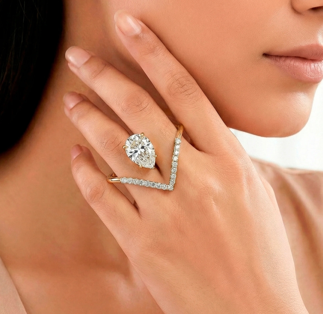 Pear-Shaped Diamond Gold Ring