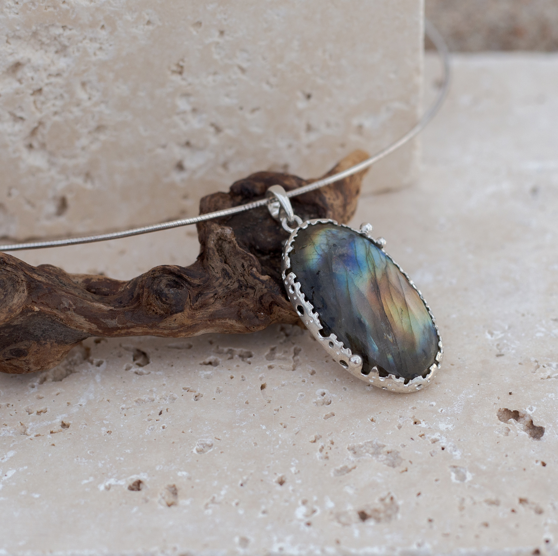 Kaklo papuošalas "Šiaurės pašvaistė"