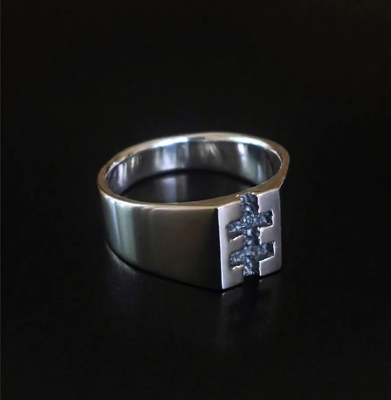 A ring with the Cross of Vytis