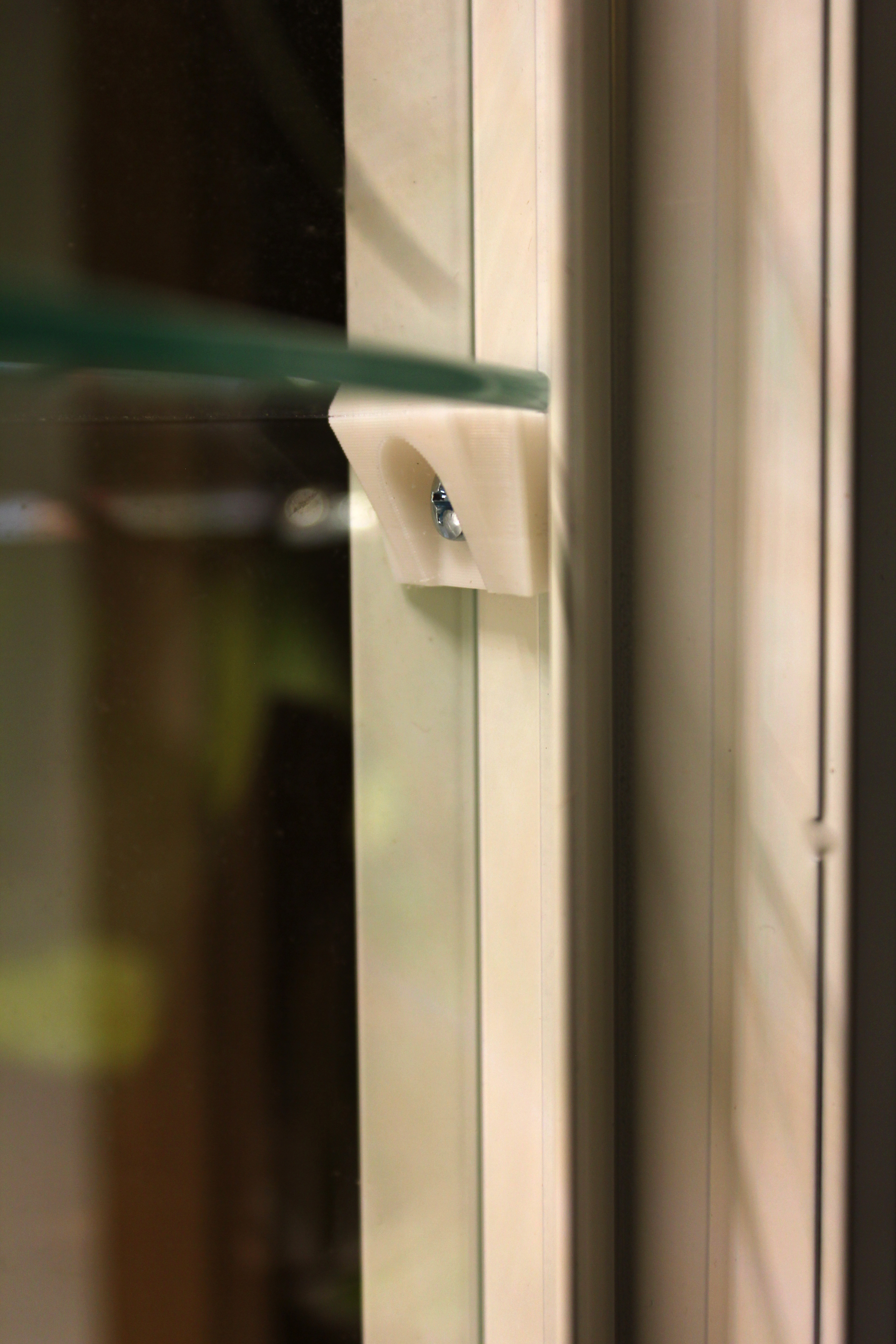 Schwarz oder Weiß - Regalhalter für deine IKEA Milsbo Vitrine - 5 Stück mit Schrauben