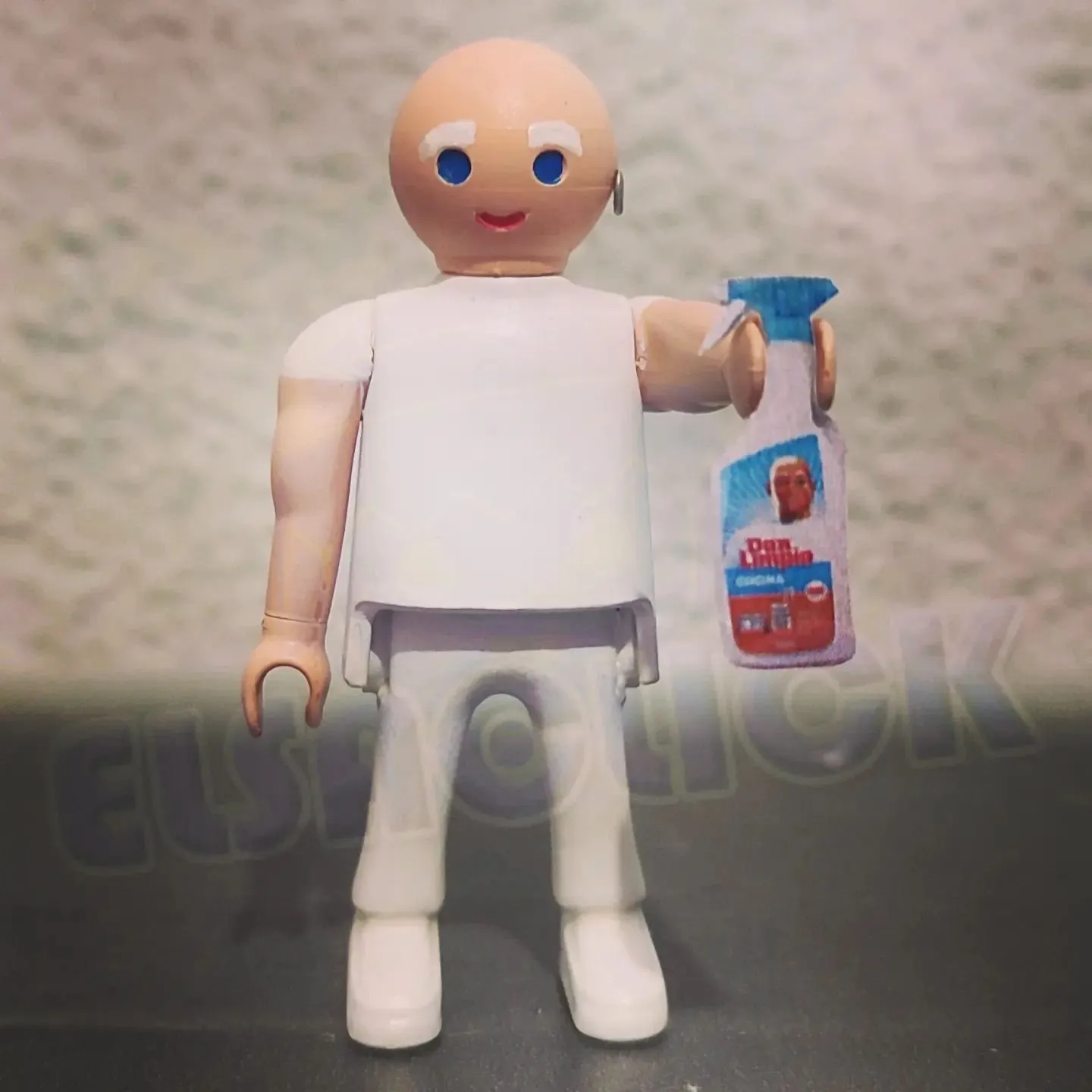 Cabeza calva con orejas o sin 