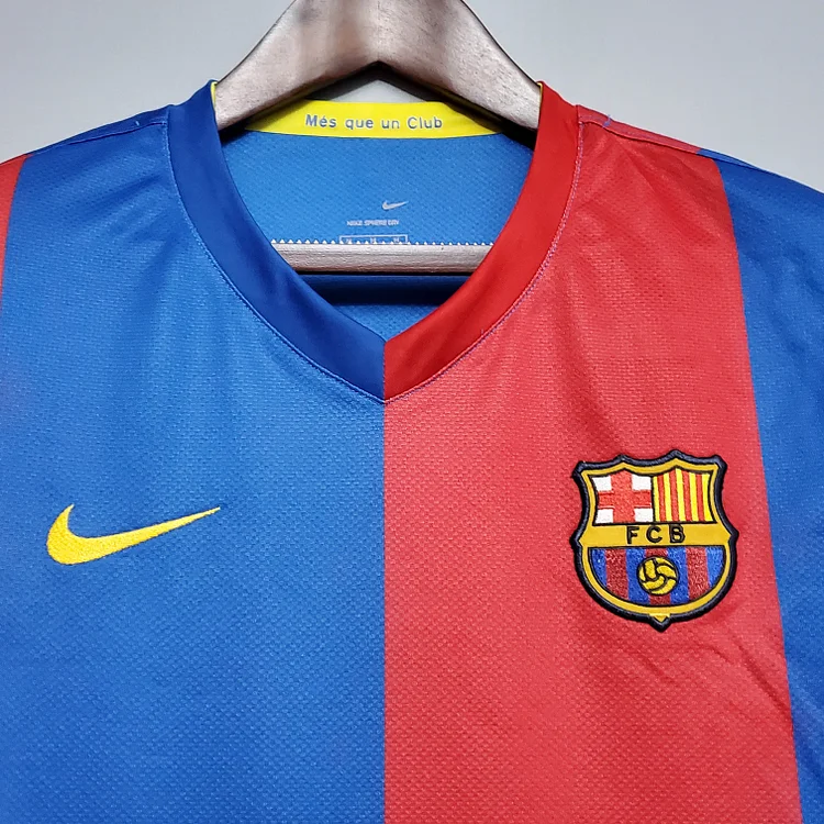 Camiseta de fútbol retro local del Barcelona 2006/2007