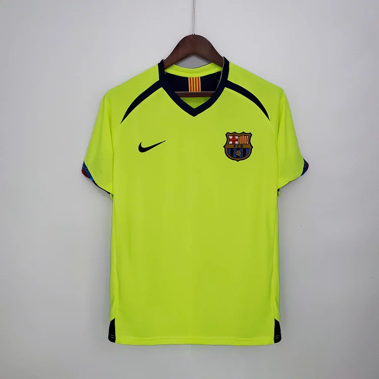 Camiseta de fútbol retro visitante del Barcelona 2005/2006