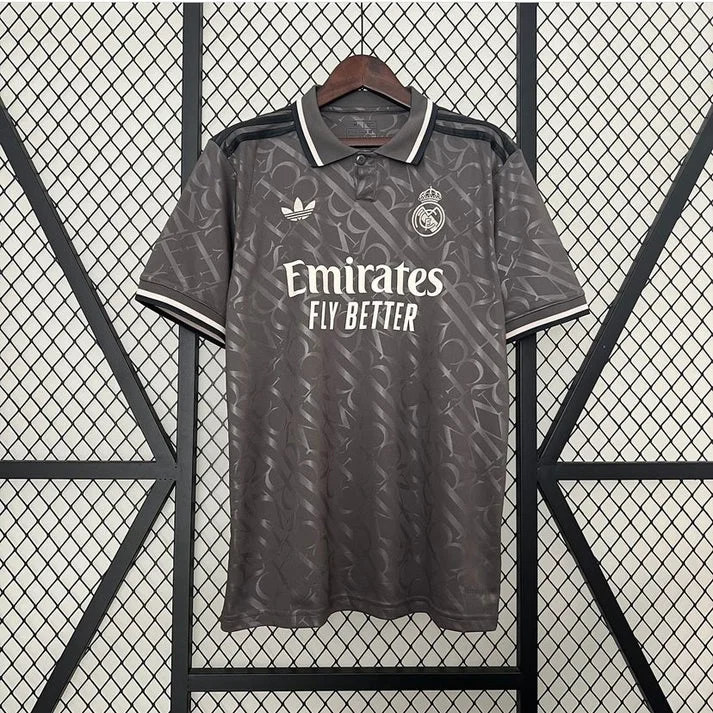 Camiseta de fútbol de la tercera equipación del Real Madrid 2024/2025
