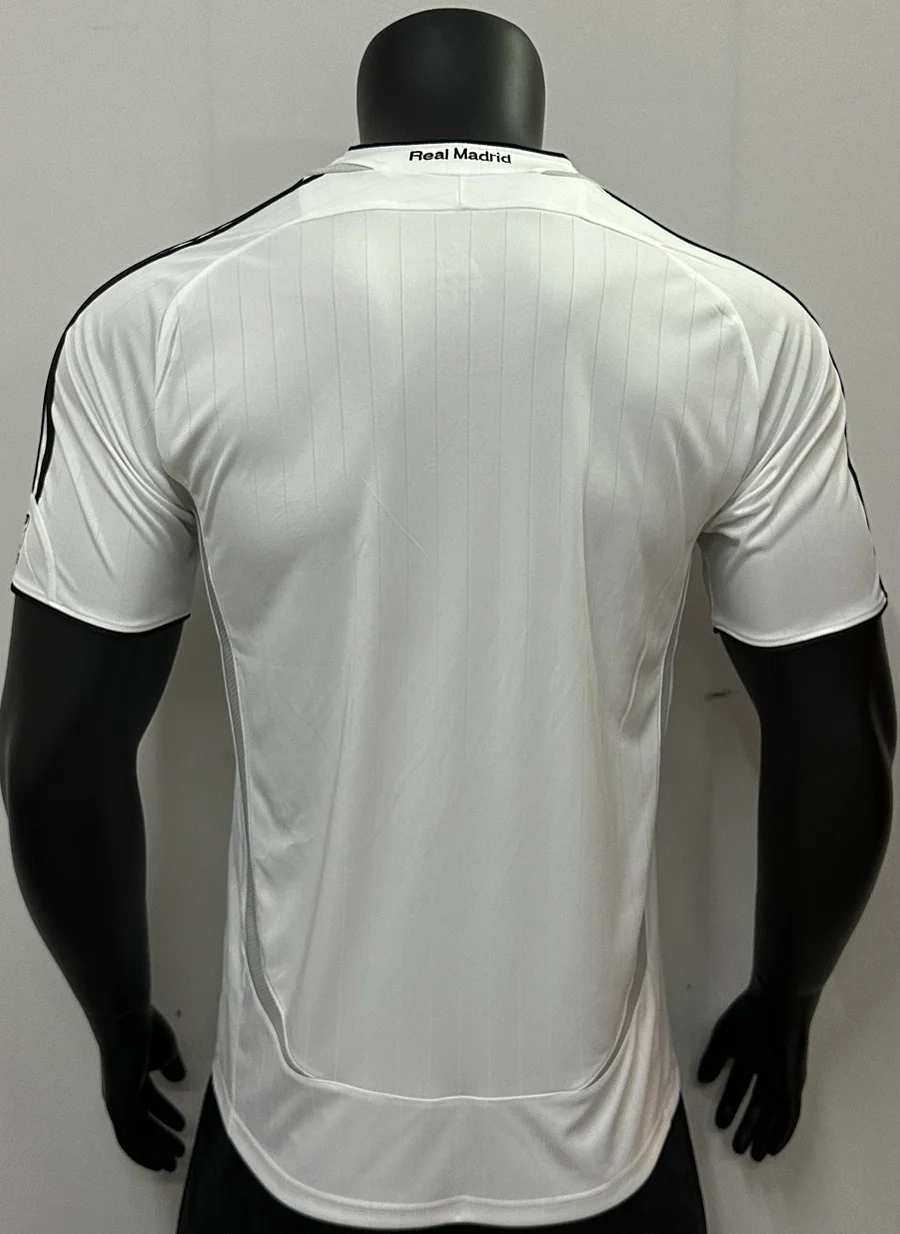 Camiseta retro local del Real Madrid 2006/2007