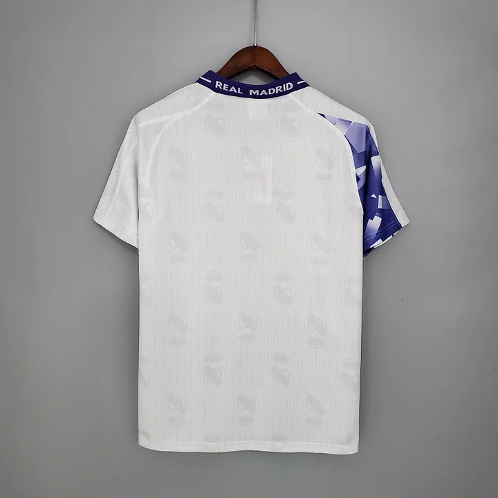Camiseta retro local del Real Madrid 1996/1997