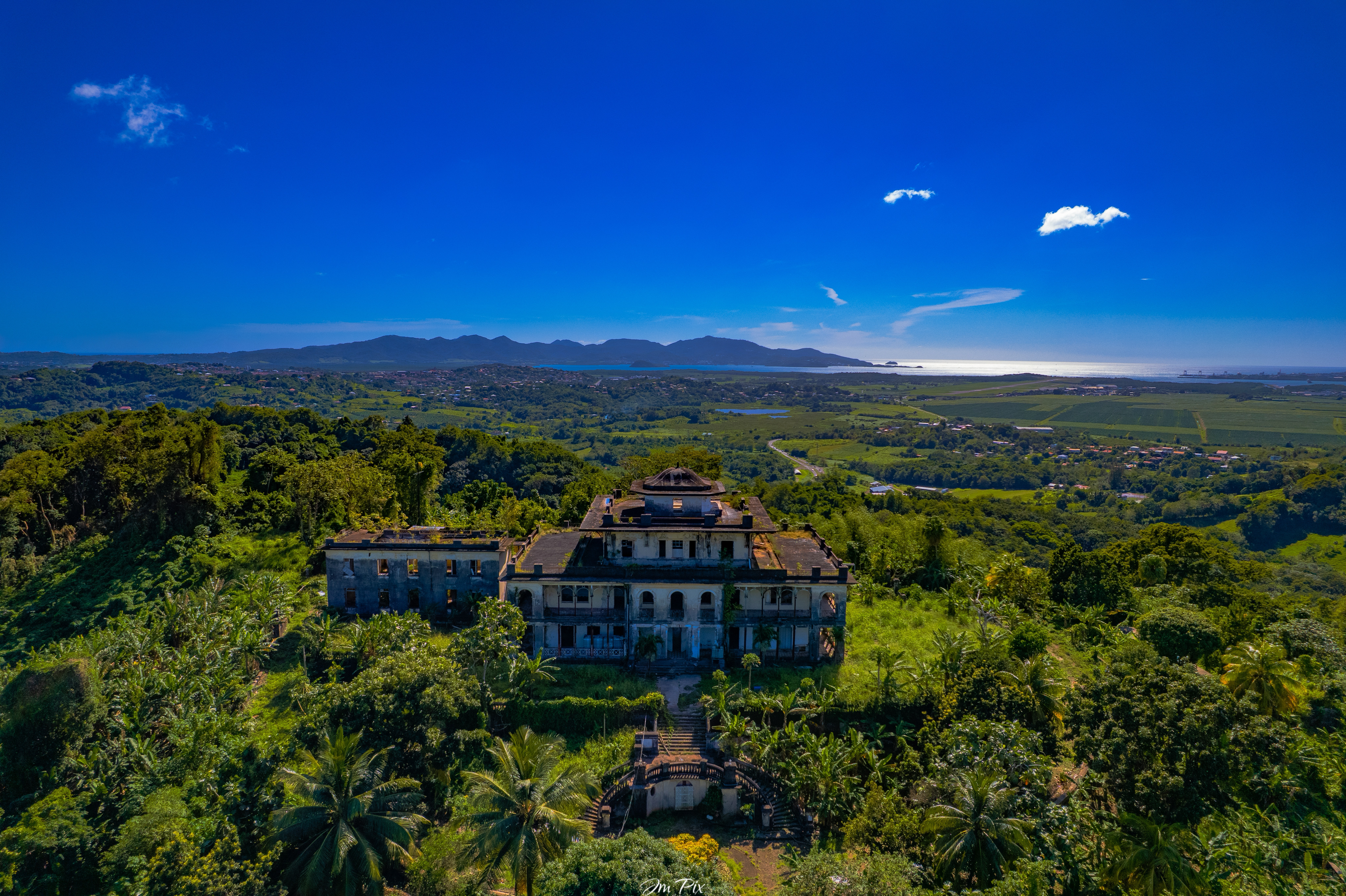 Chateau Aubéry Sky