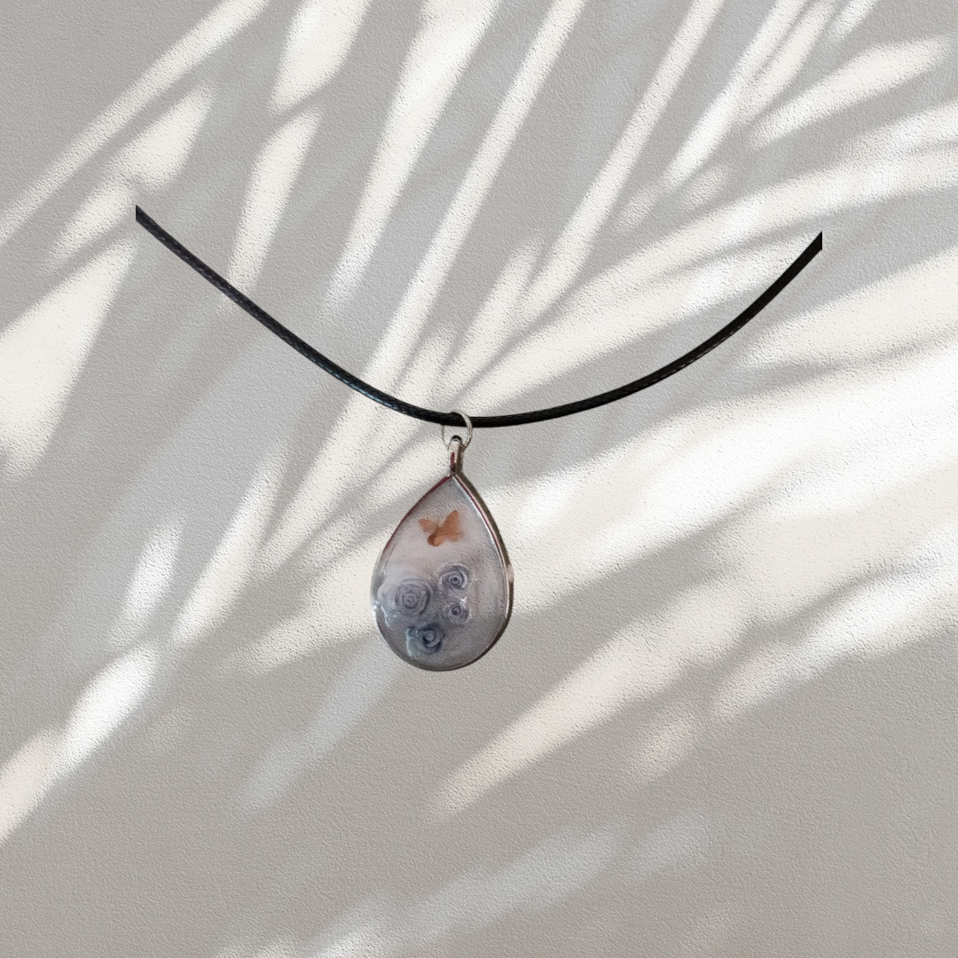 Collier pendentif goutte argenté 