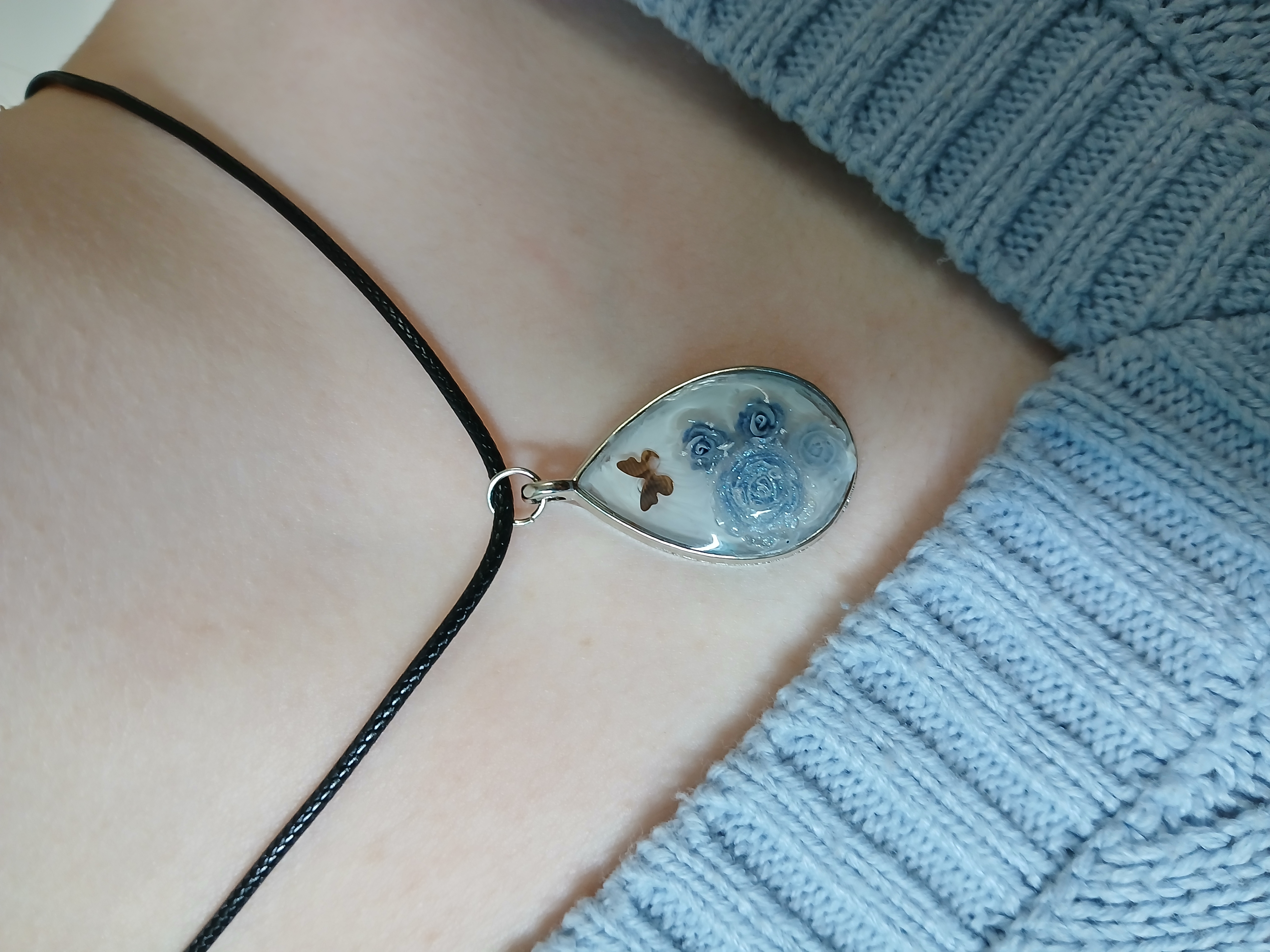 Collier pendentif goutte argenté 