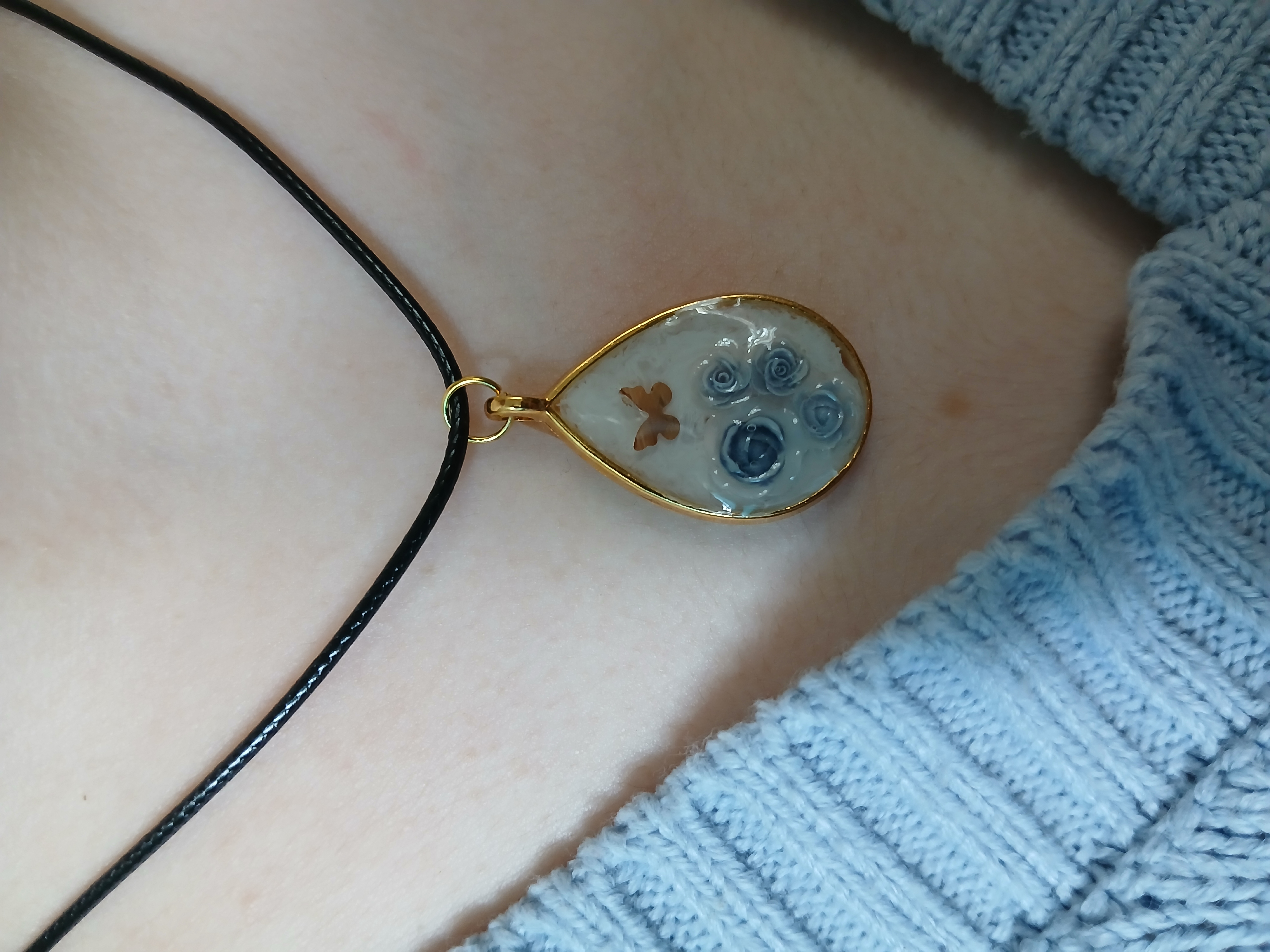 Collier goutte doré