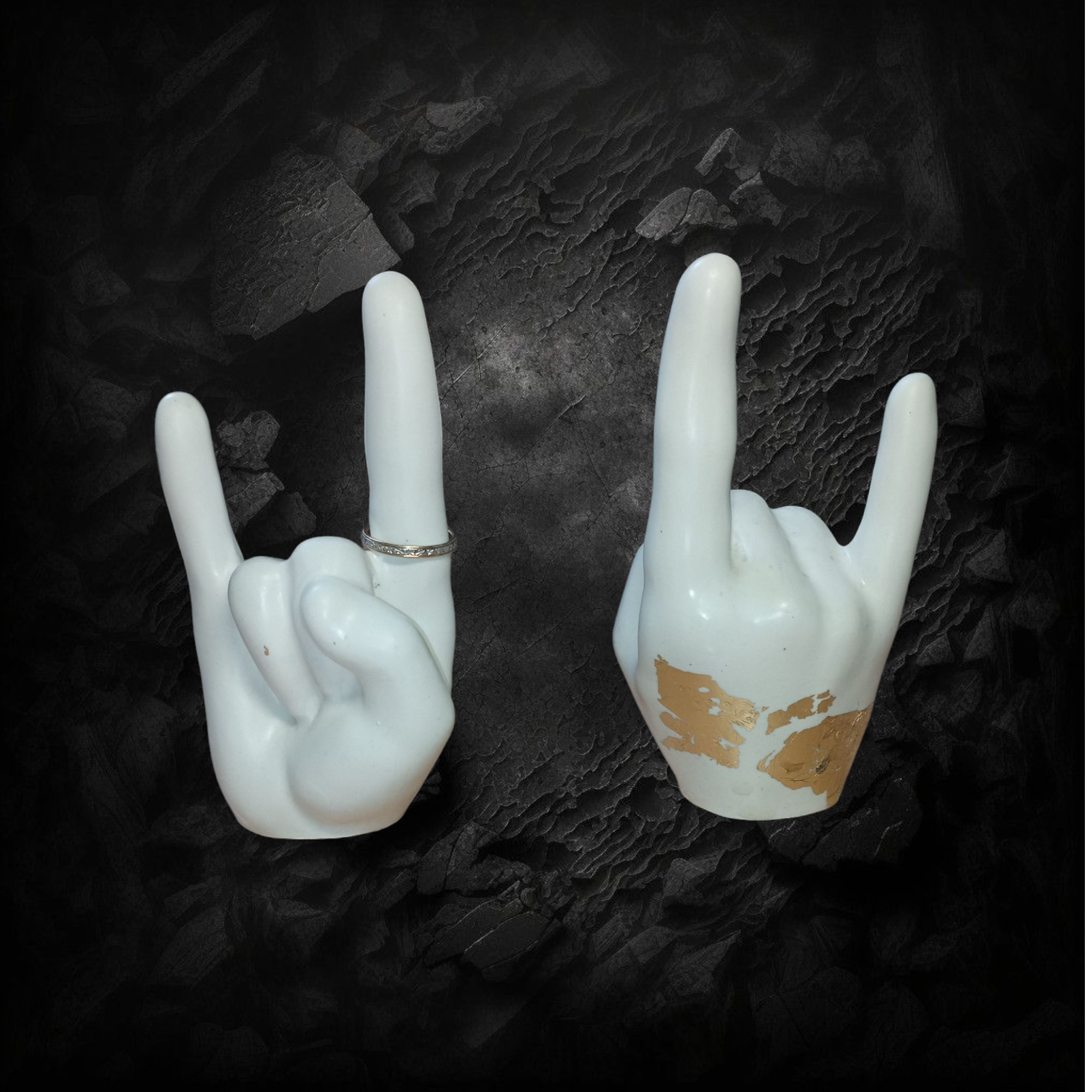 Statues de main rockstar 