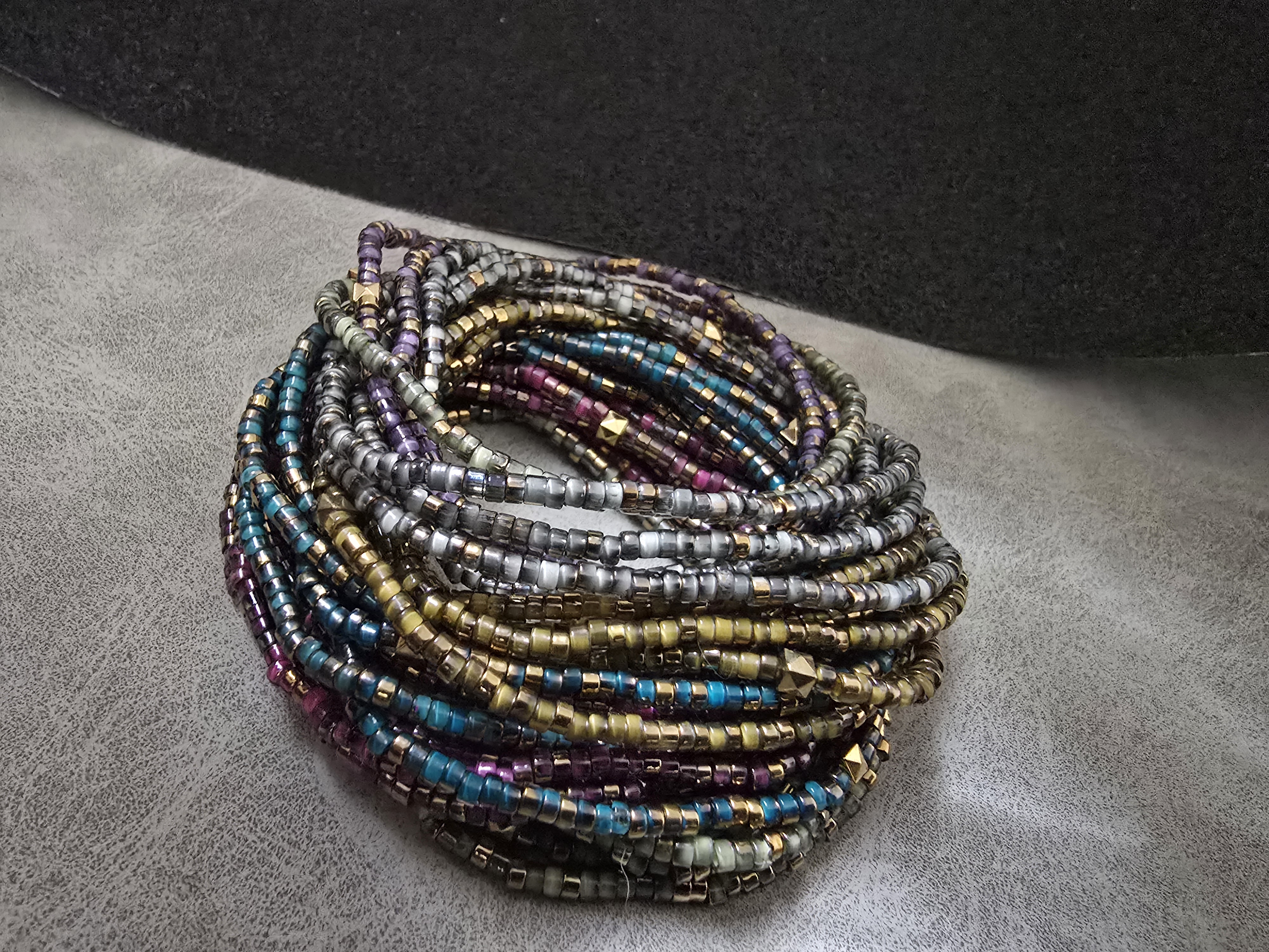 Bracelet artisanal en perles dorées Deauville – Style glamour & décontracté | Atelier Foldingue