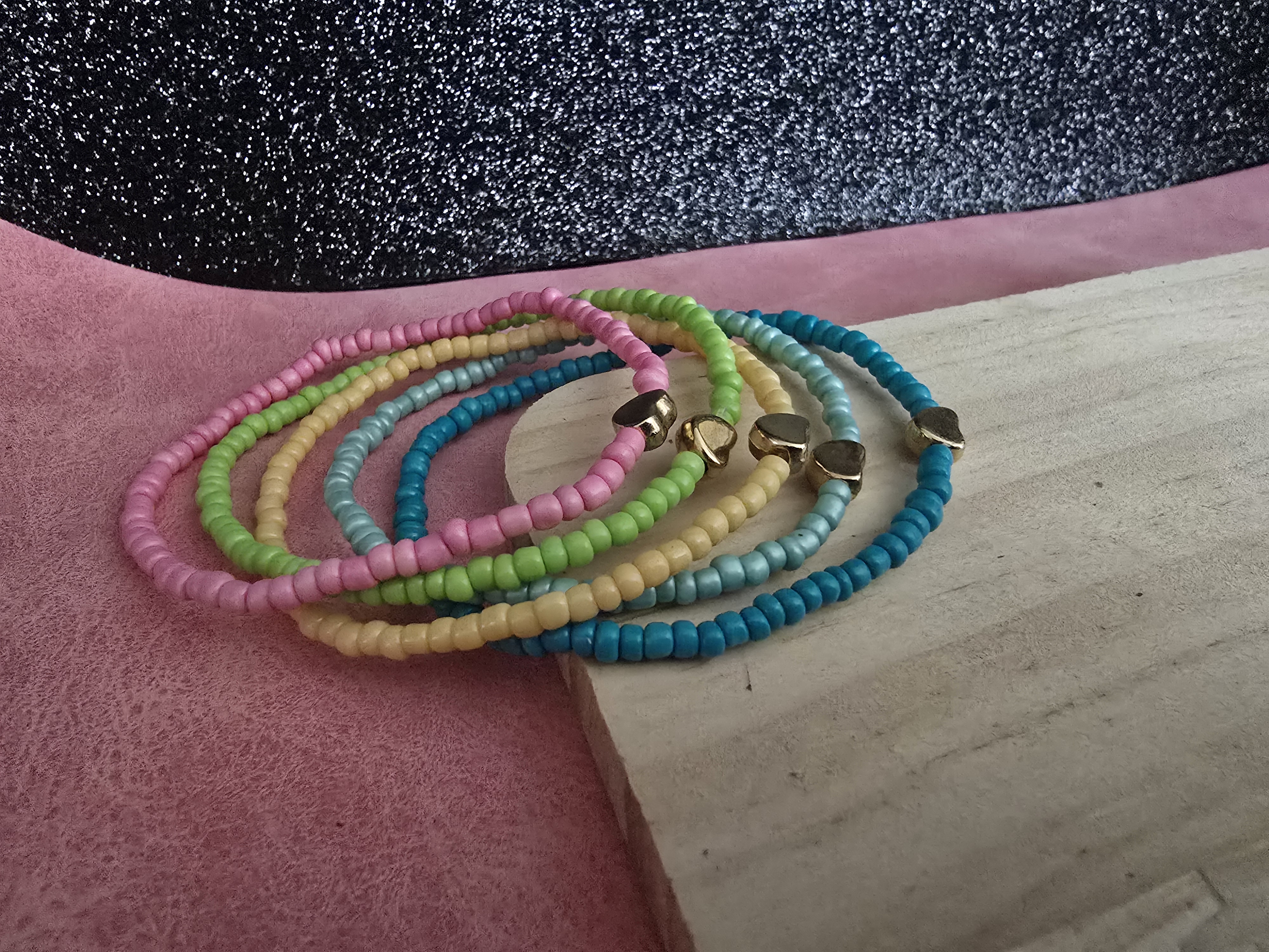 Bracelets artisanaux en perles colorées – Faits main | Atelier Foldingue