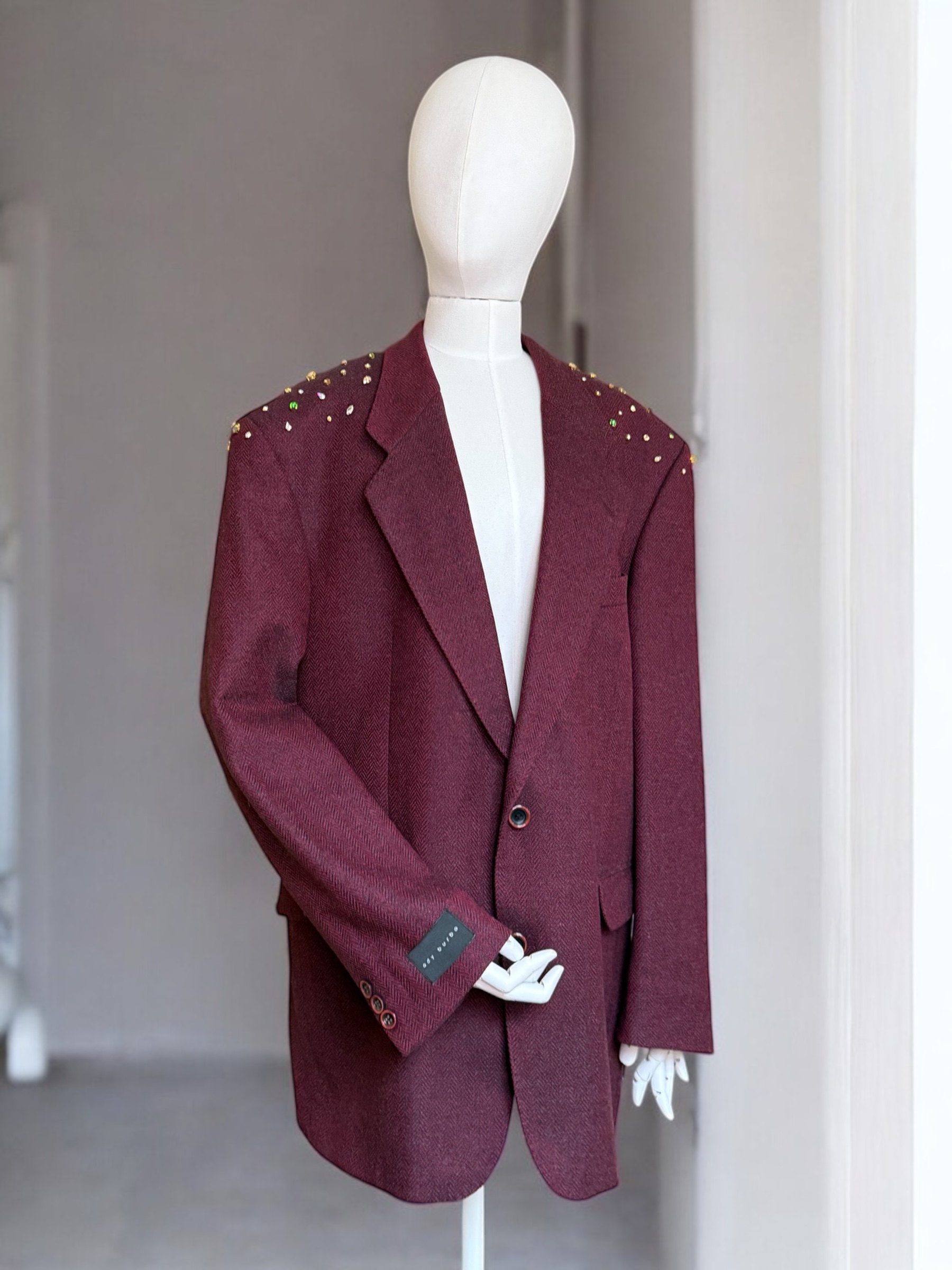 GLAM BURGUNDY sodrios spalvos švarkas su kristalais