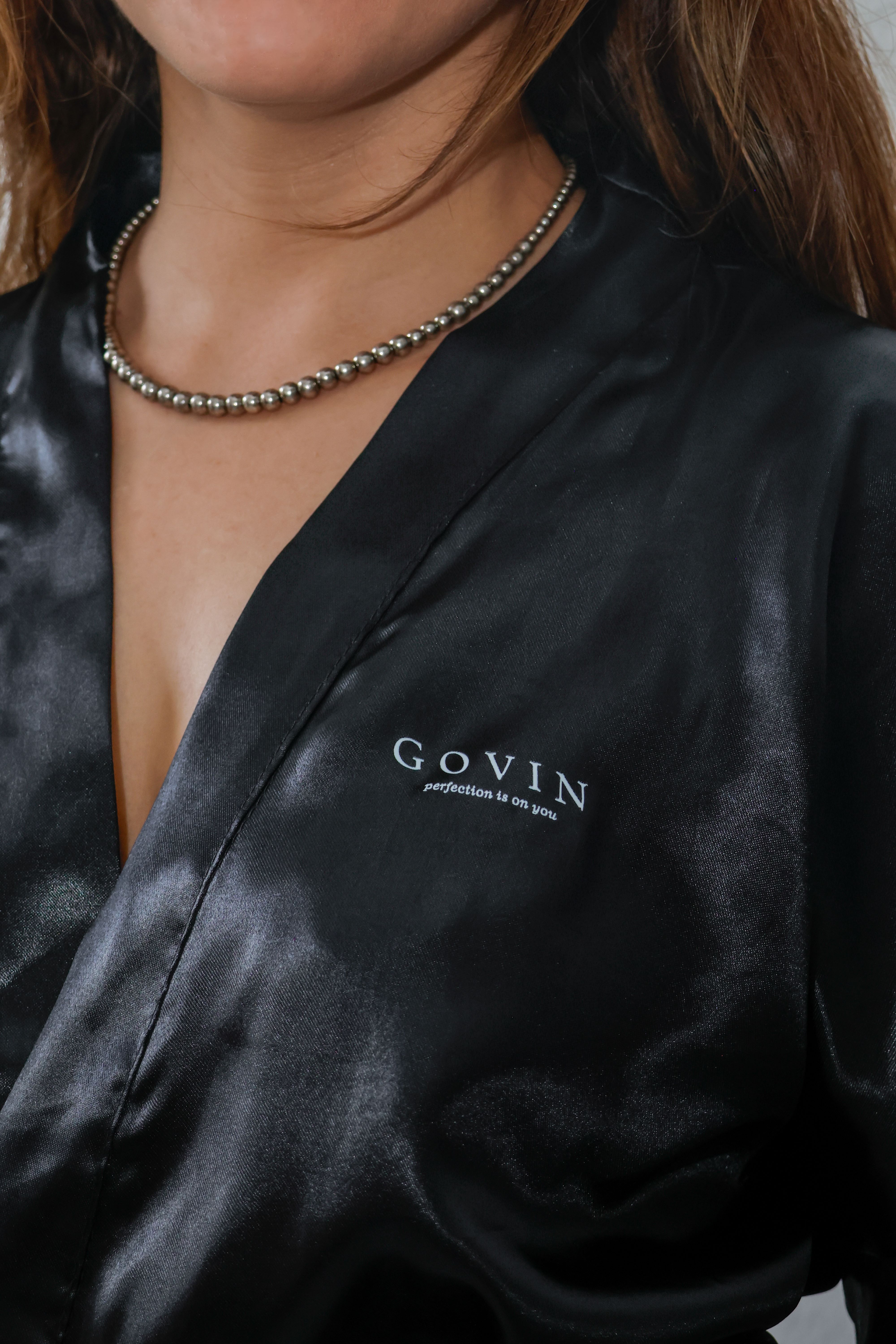 Bata tipo satin azul marino/rojo/rosa