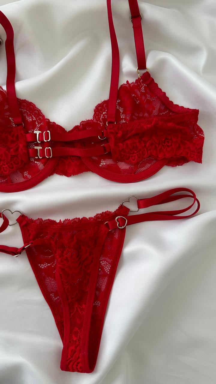 Coordinado Xian encaje rojo detalles en plateado 