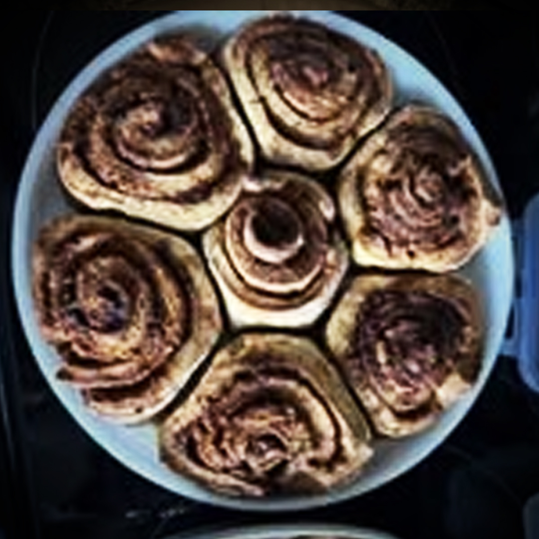 Cinnamon Rolls x 6