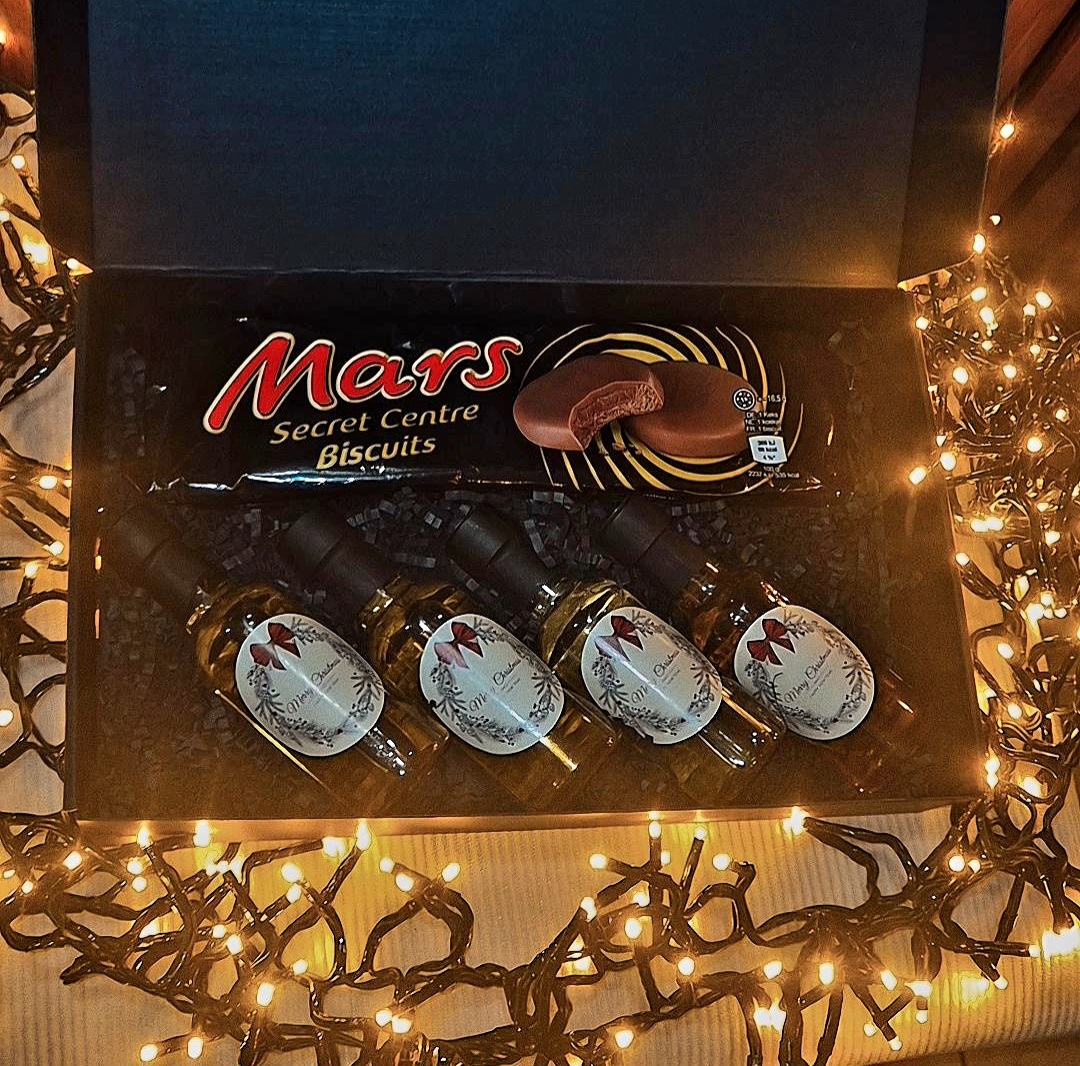 Dovanų rinkinys su Mars sausainiais ir kavos sirupais