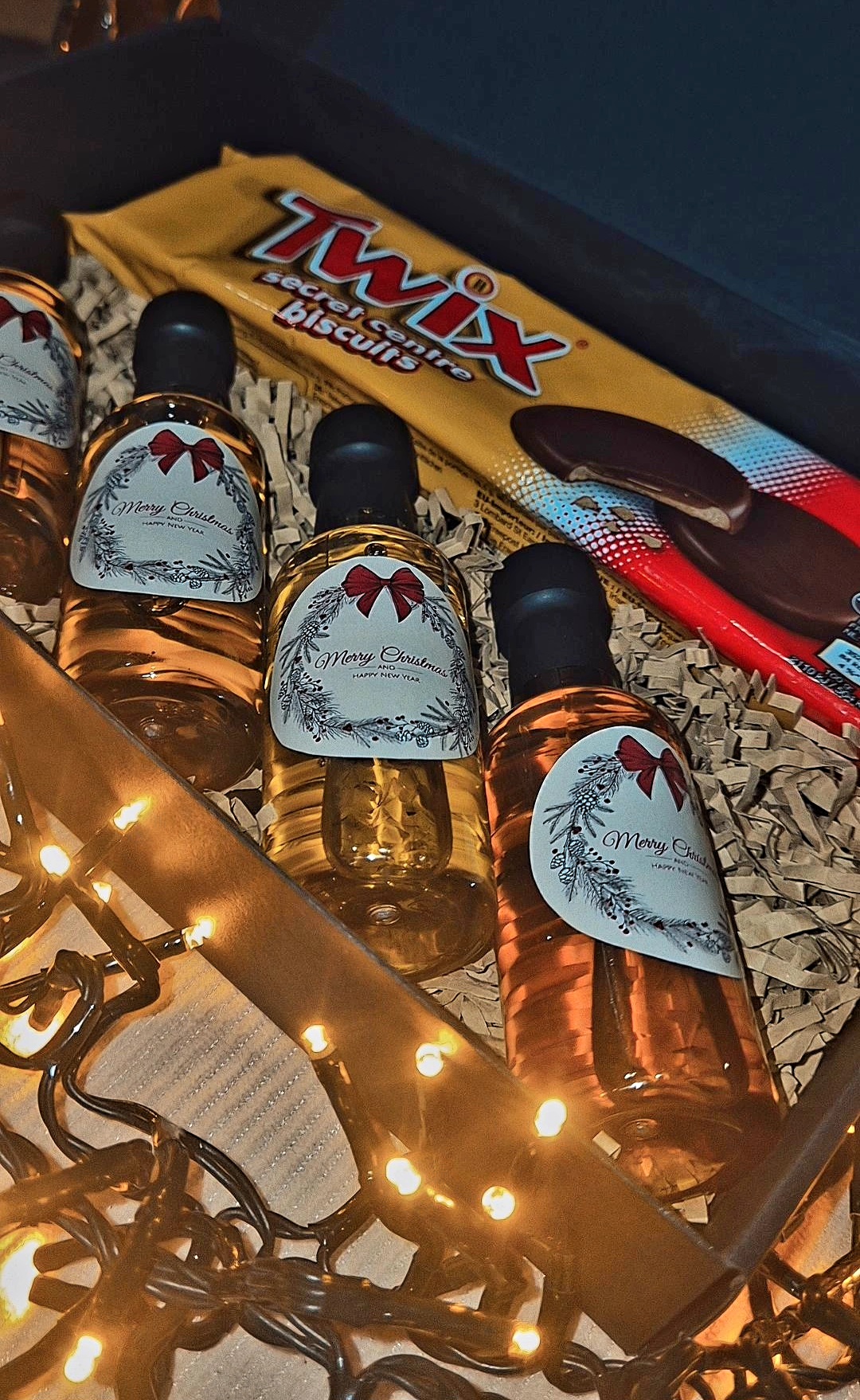 Dovanų rinkinys su Twix sausainiais ir kavos sirupais