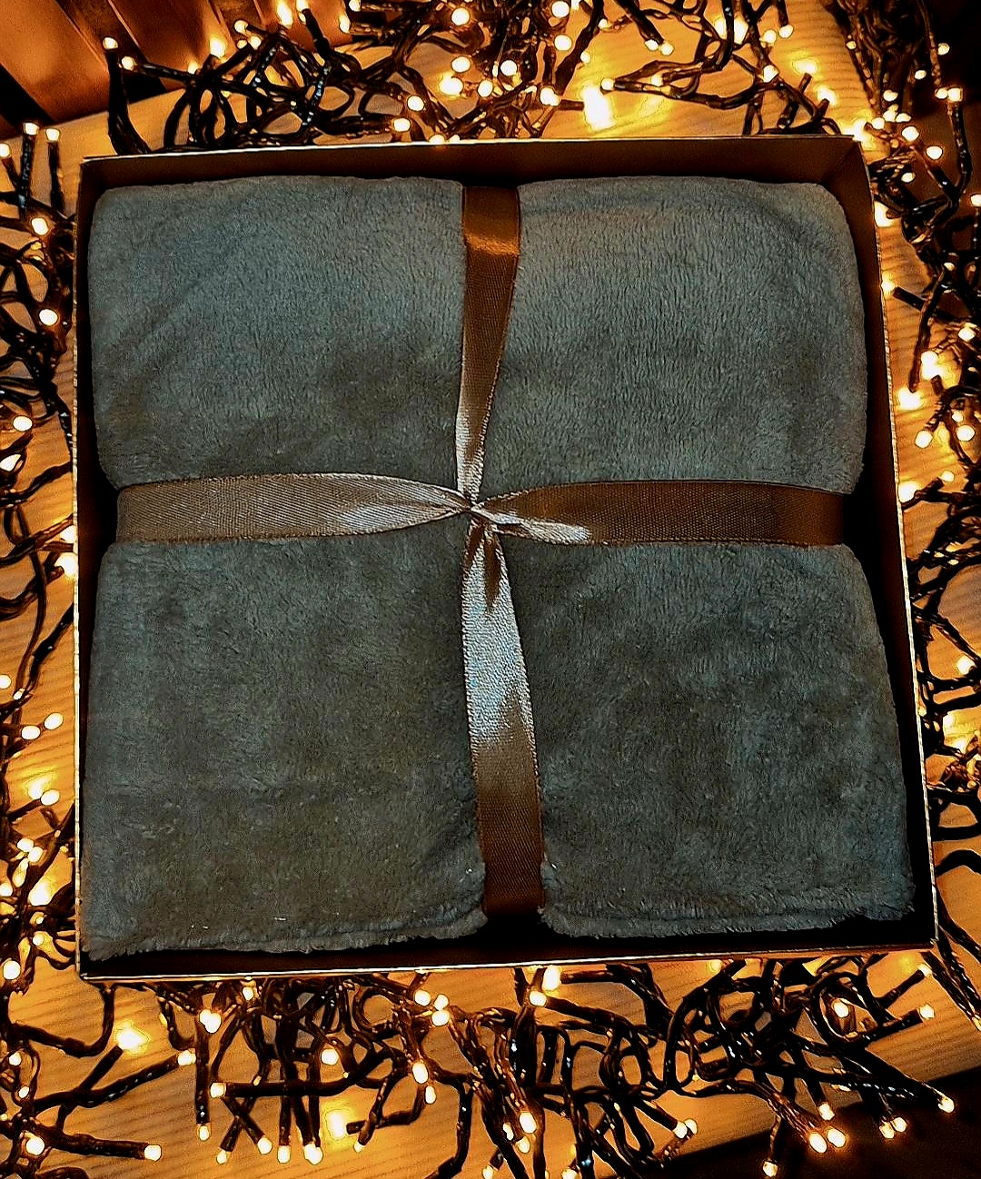 Mikropluošto rankšluostis dovanų dėžutėje