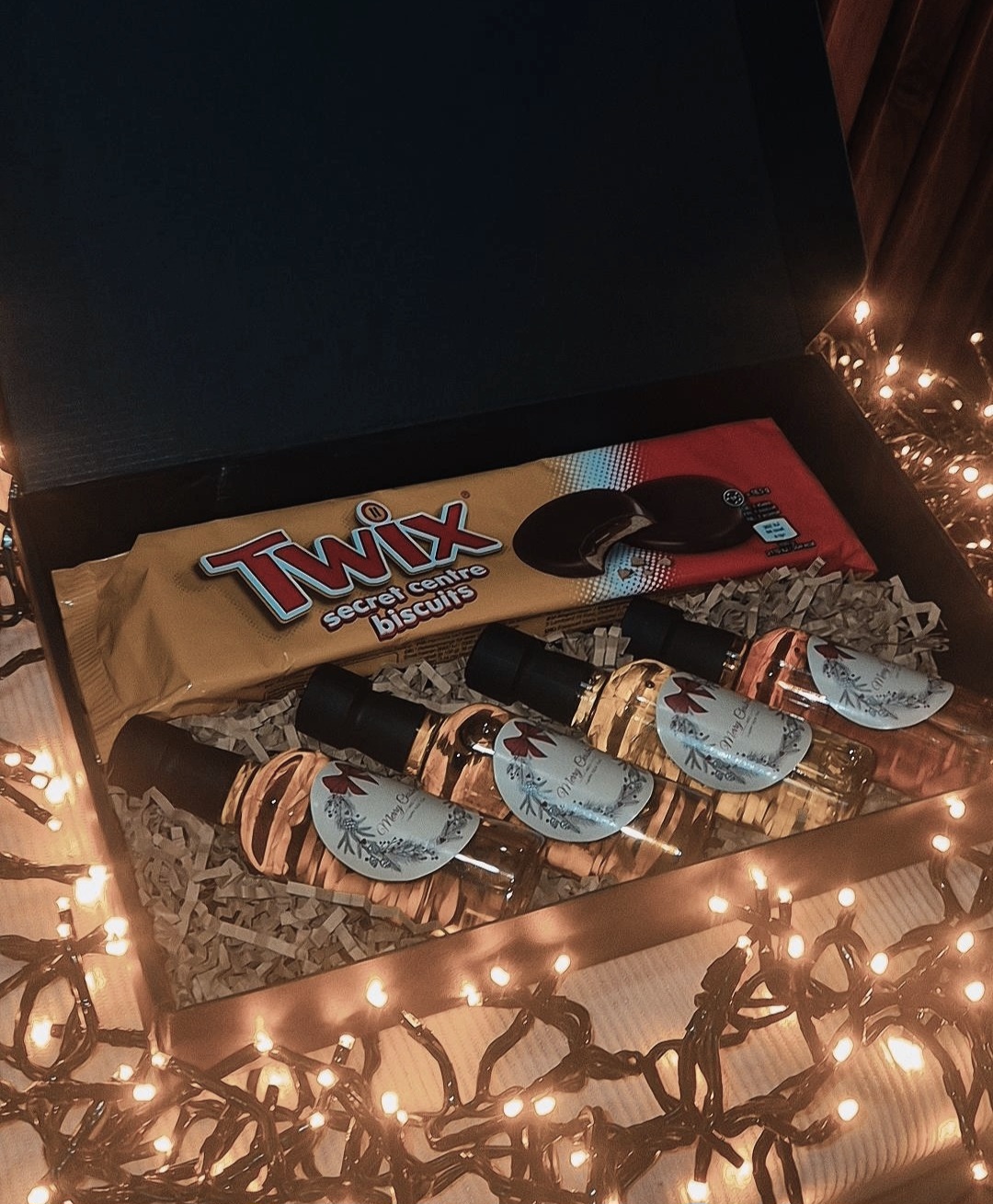 Dovanų rinkinys su Twix sausainiais ir kavos sirupais