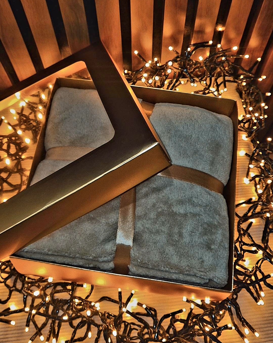 Mikropluošto rankšluostis dovanų dėžutėje