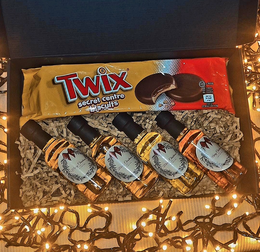 Dovanų rinkinys su Twix sausainiais ir kavos sirupais