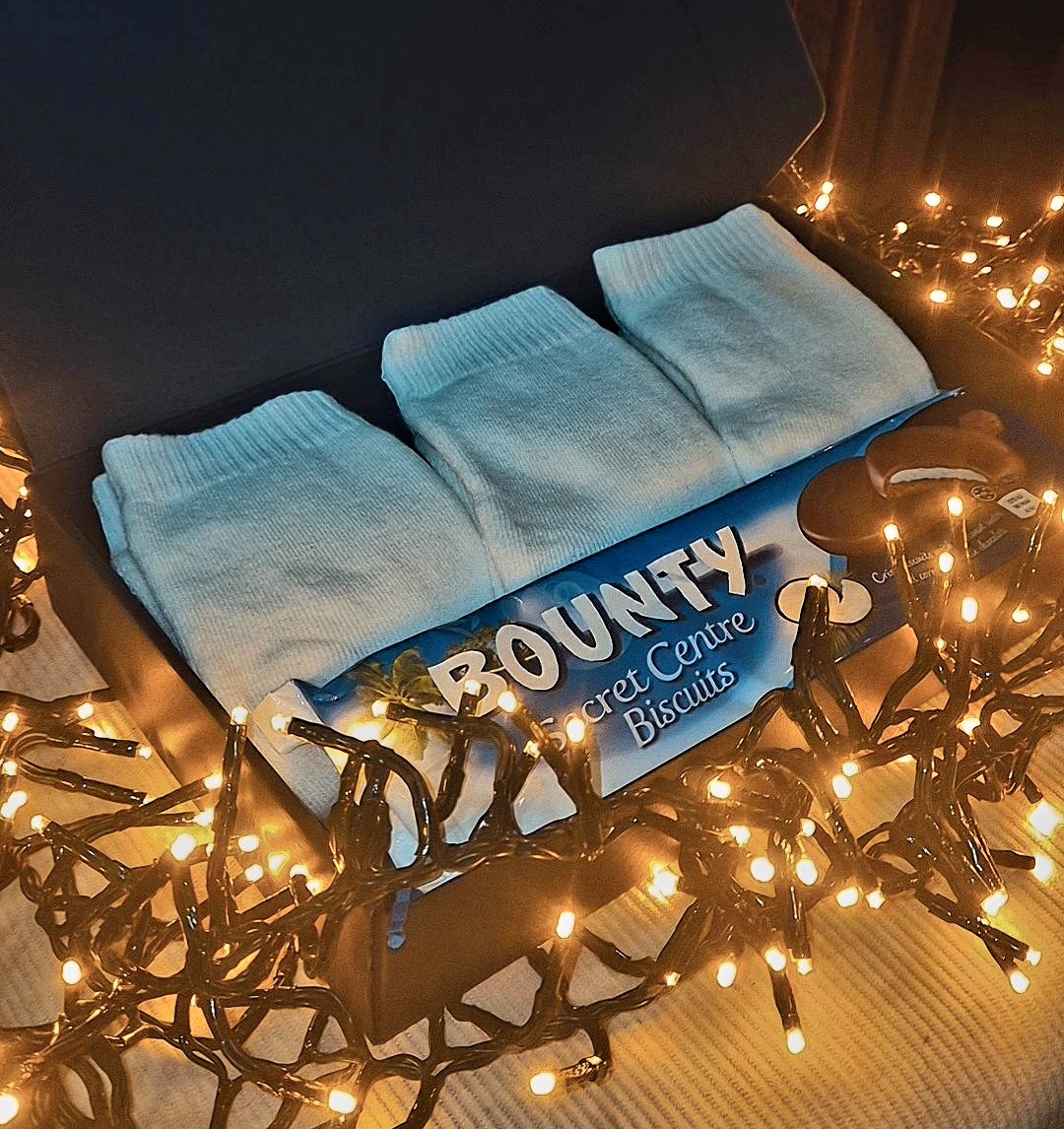 Baltos kojinės ir Bounty sausainiai