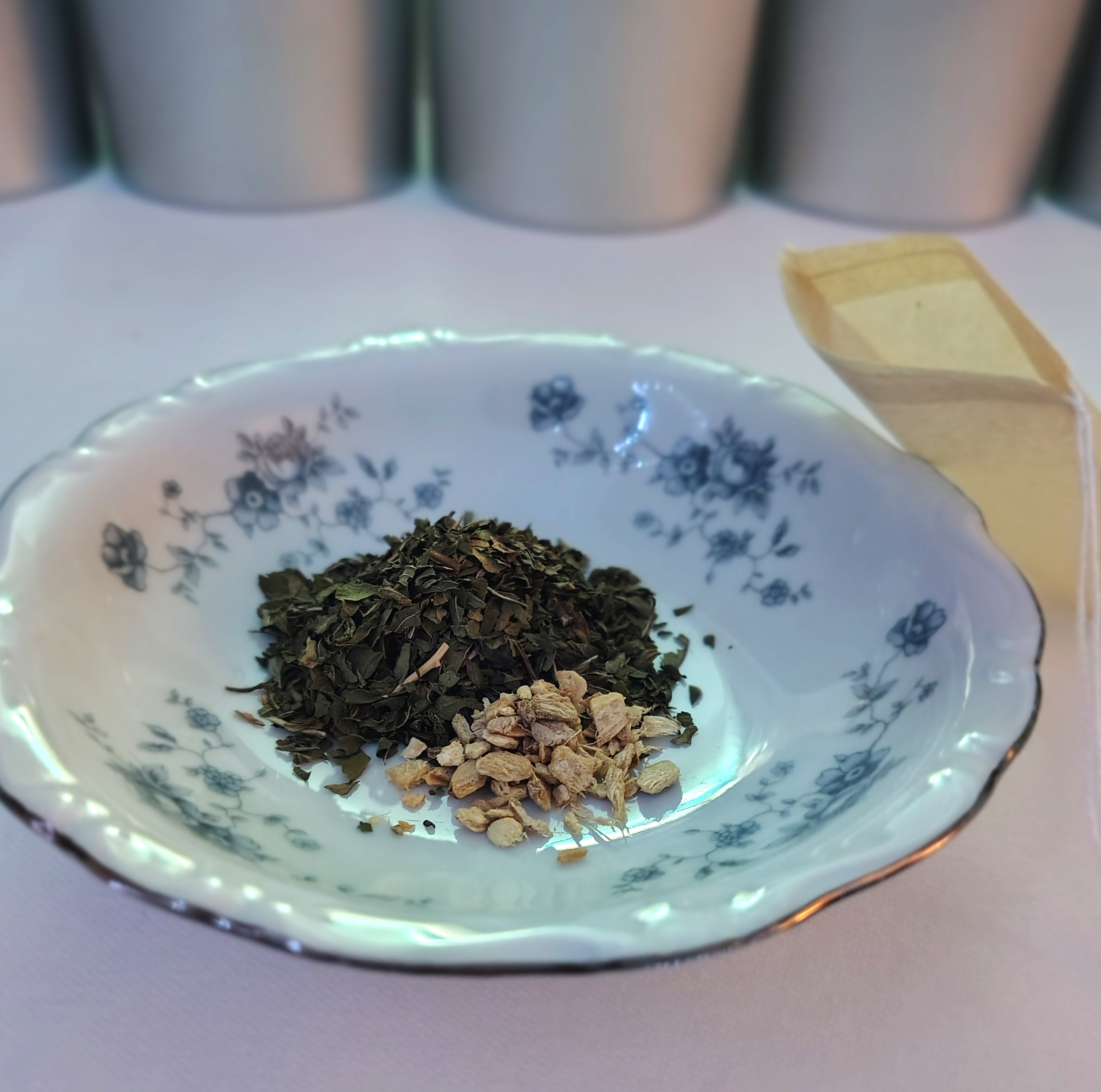 MINTEA Fresh Herbal Tea Tin (12 bags)