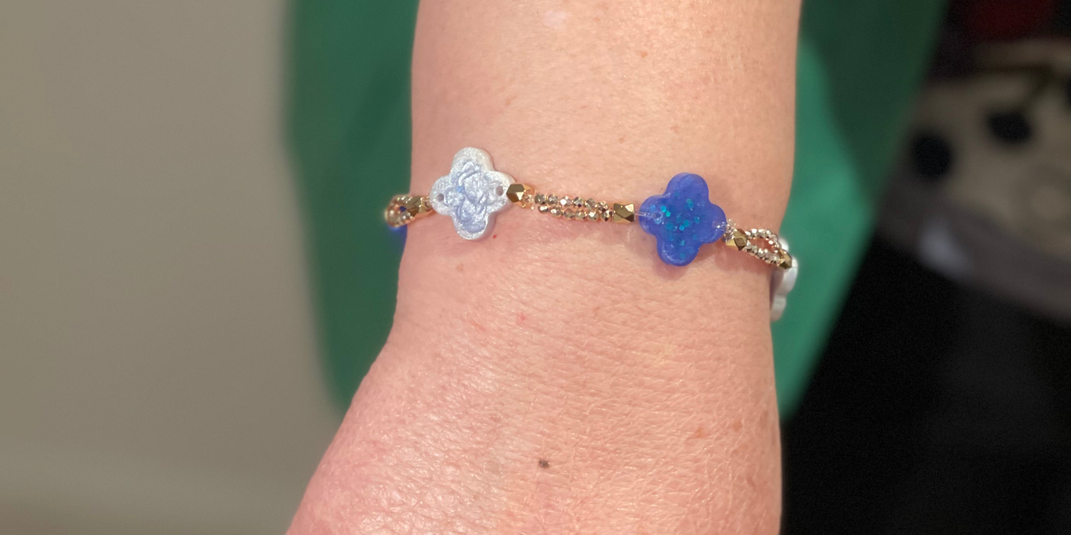 Taller de Joyas con Resina con Desayuno