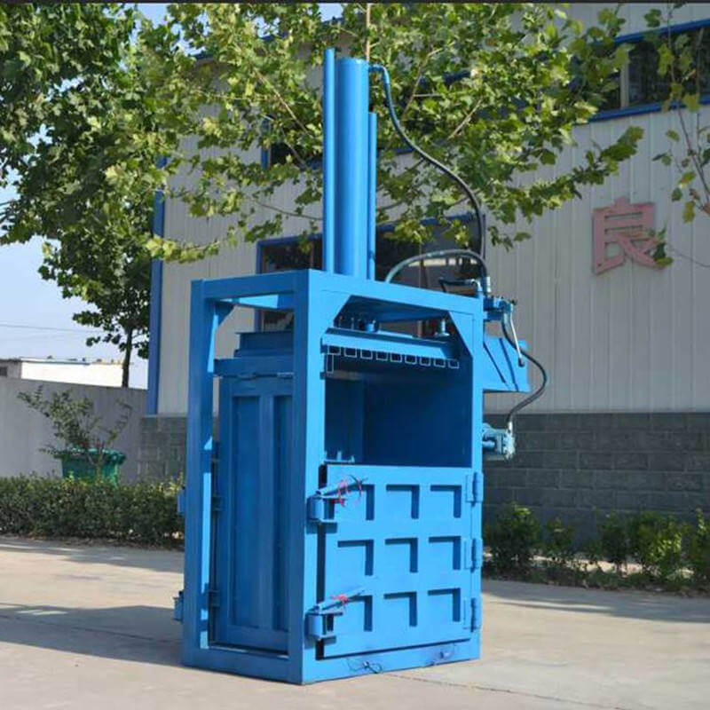 Hydraulic vertical baler machine