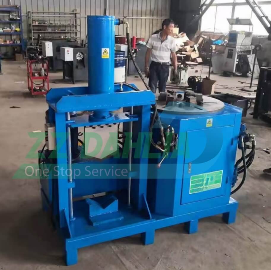 Hydraulic motor stator cutting and copper winding separator machine