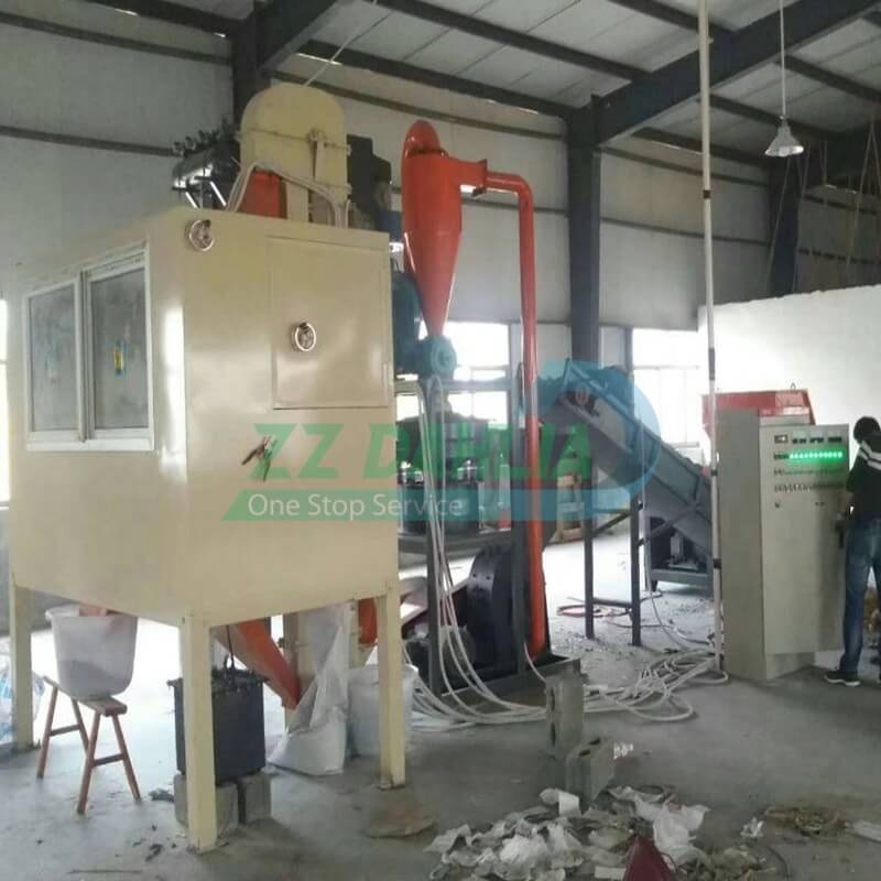 Waste circuit board recycling equipment