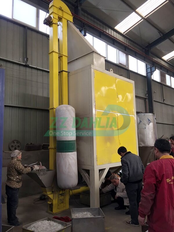 Medical infusion bottles separator machine